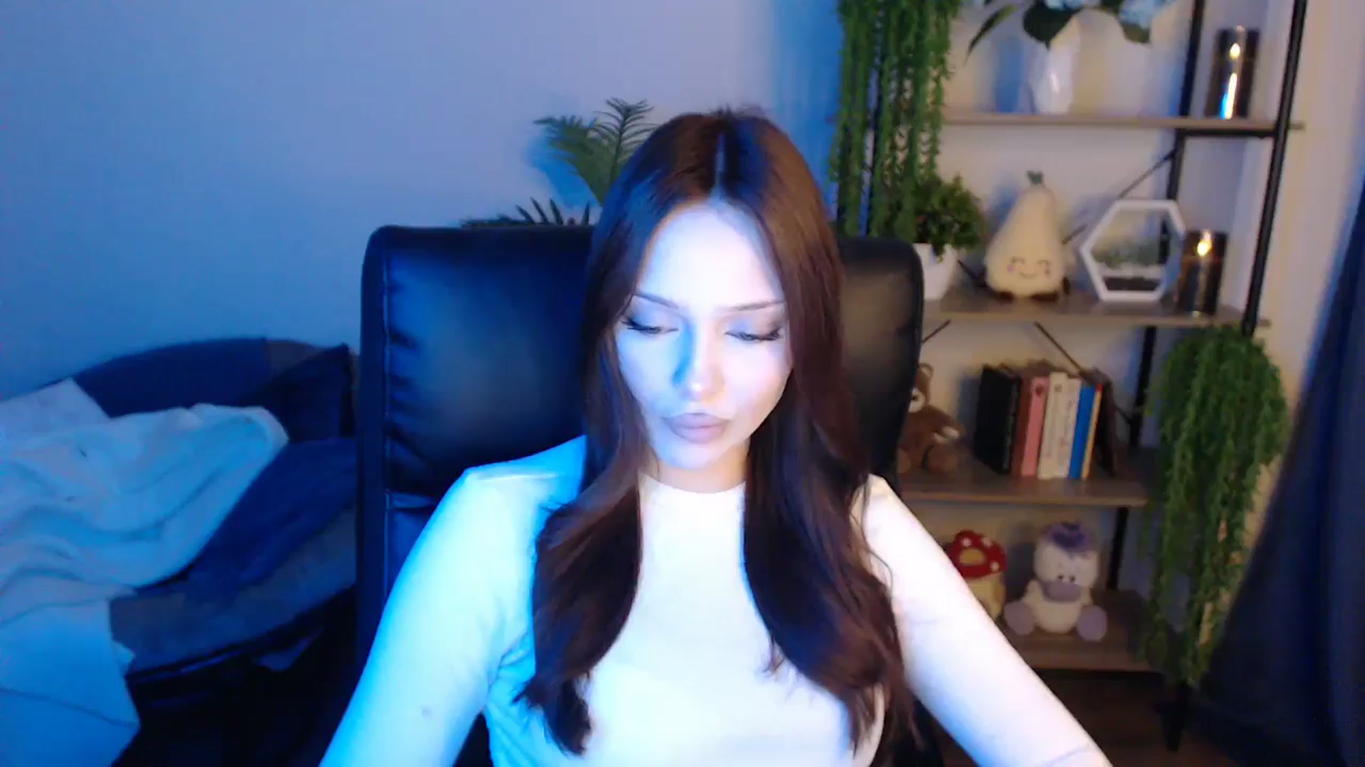 Gallery image thumbnail from KateManelli's myfreecams stream on, 04/18/2025, 12:47 image 9 of 20