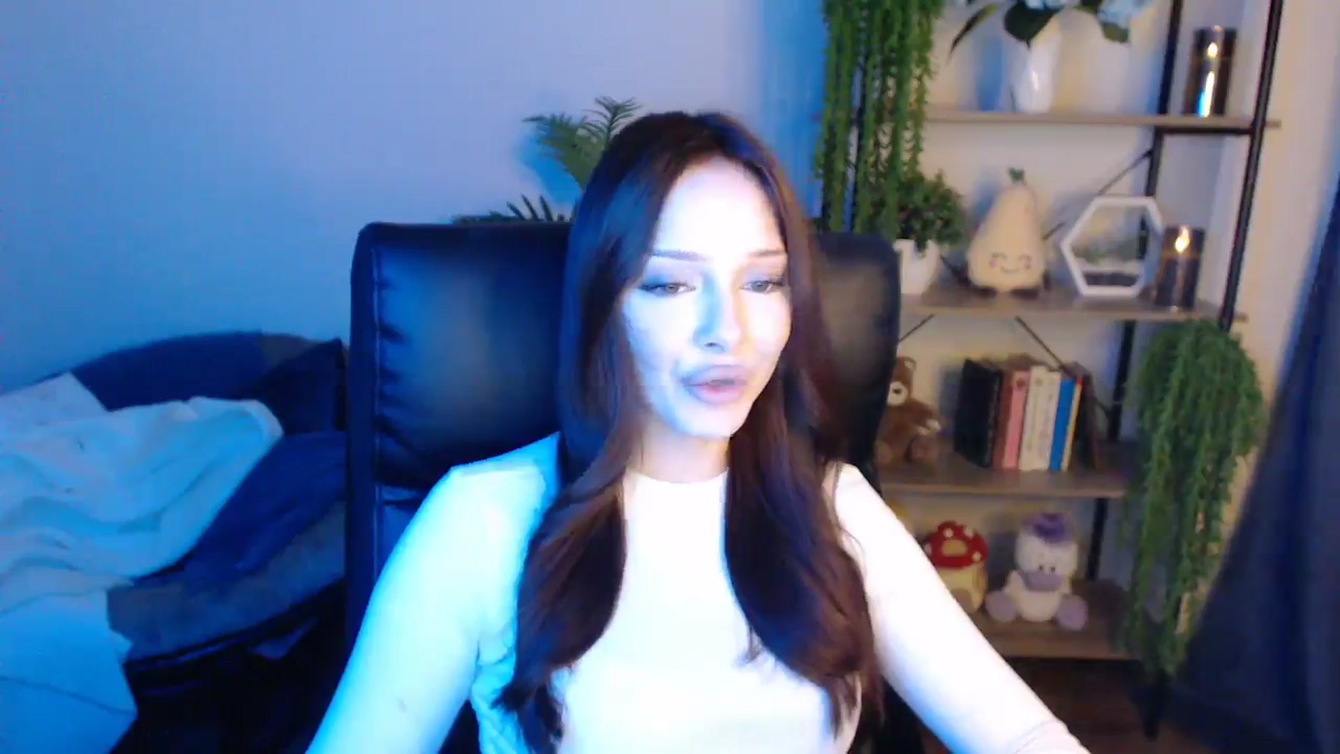 Gallery image thumbnail from KateManelli's myfreecams stream on, 04/18/2025, 12:47 image 10 of 20