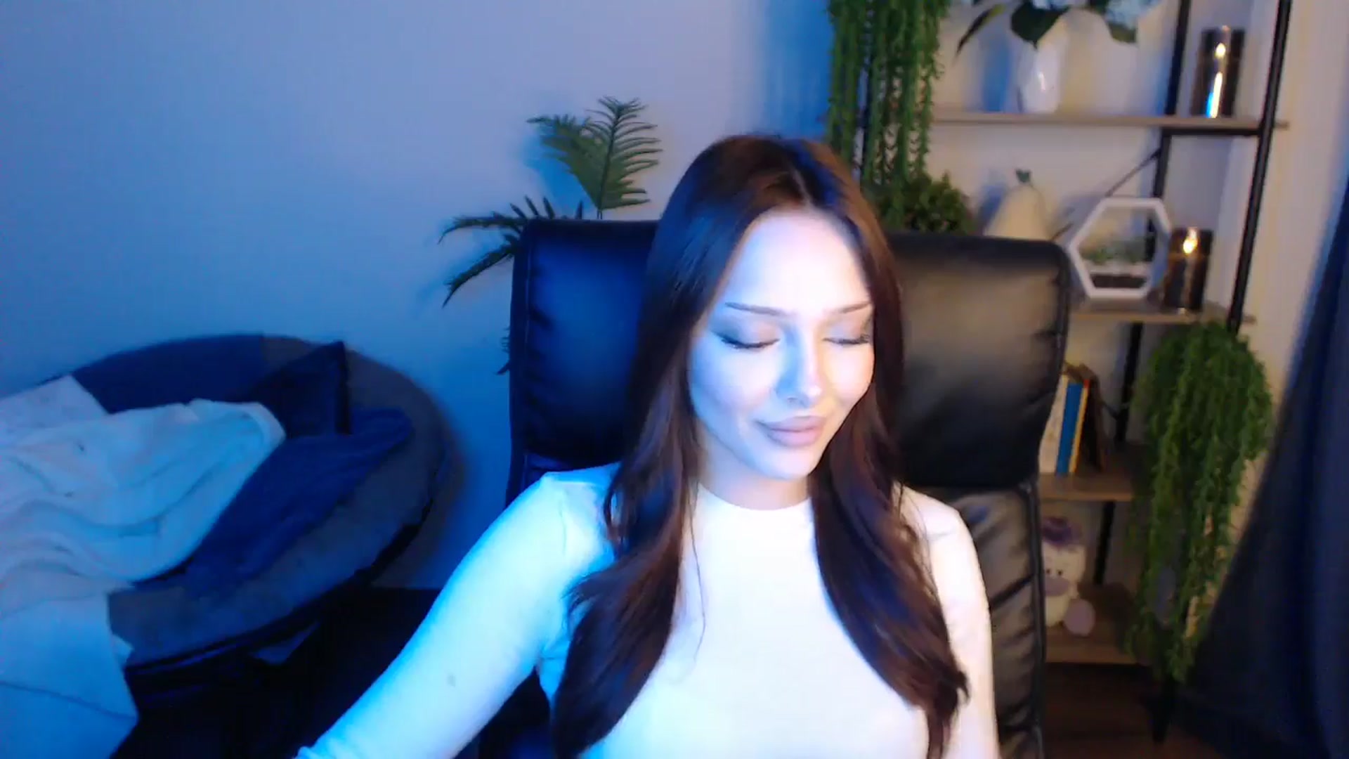 Gallery image thumbnail from KateManelli's myfreecams stream on, 04/18/2025, 12:47 image 15 of 20