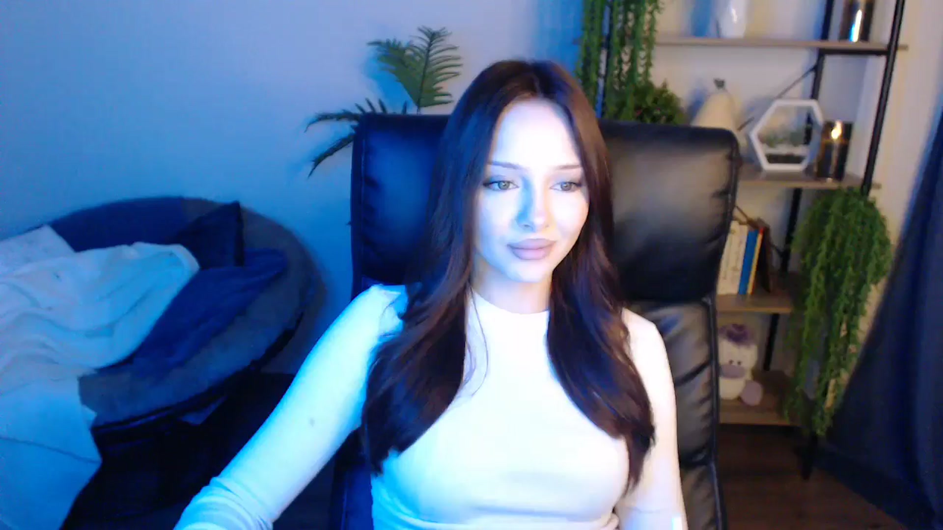 Gallery image thumbnail from KateManelli's myfreecams stream on, 04/18/2025, 12:47 image 17 of 20