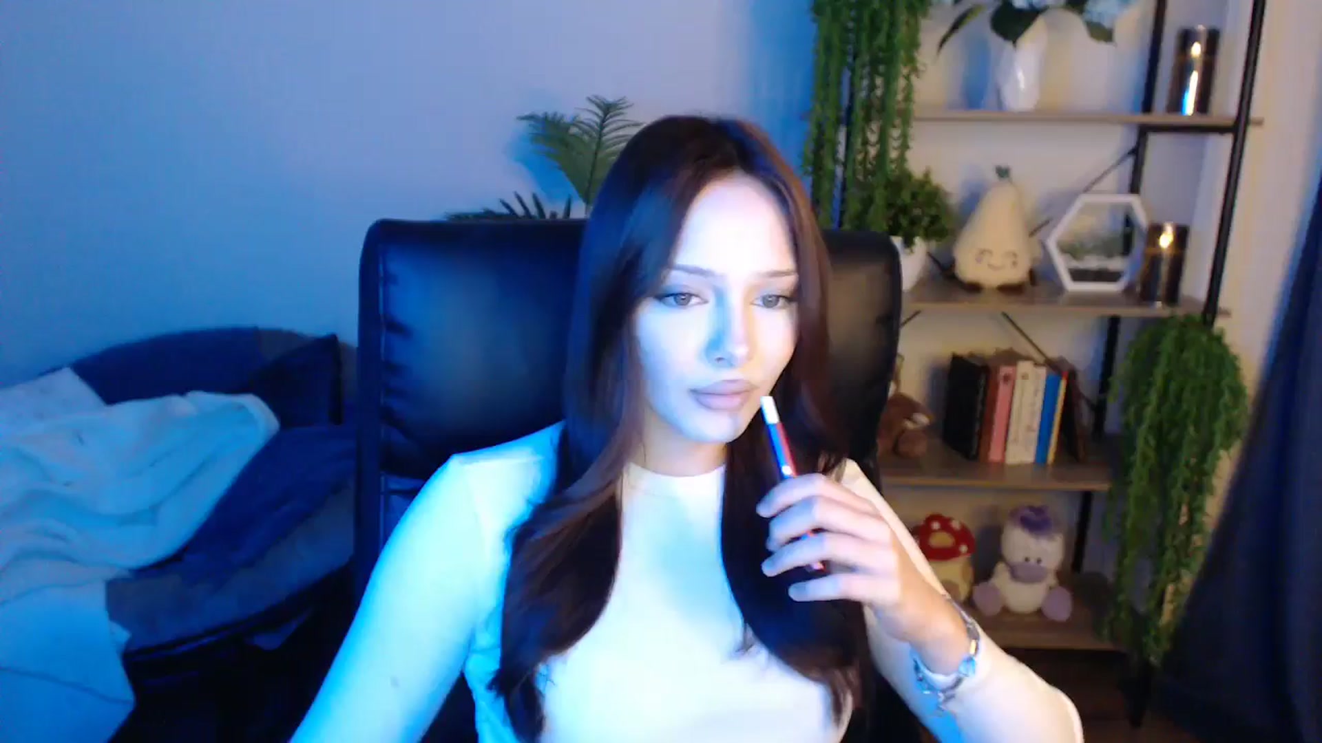 Gallery image thumbnail from KateManelli's myfreecams stream on, 04/18/2025, 12:47 image 11 of 20