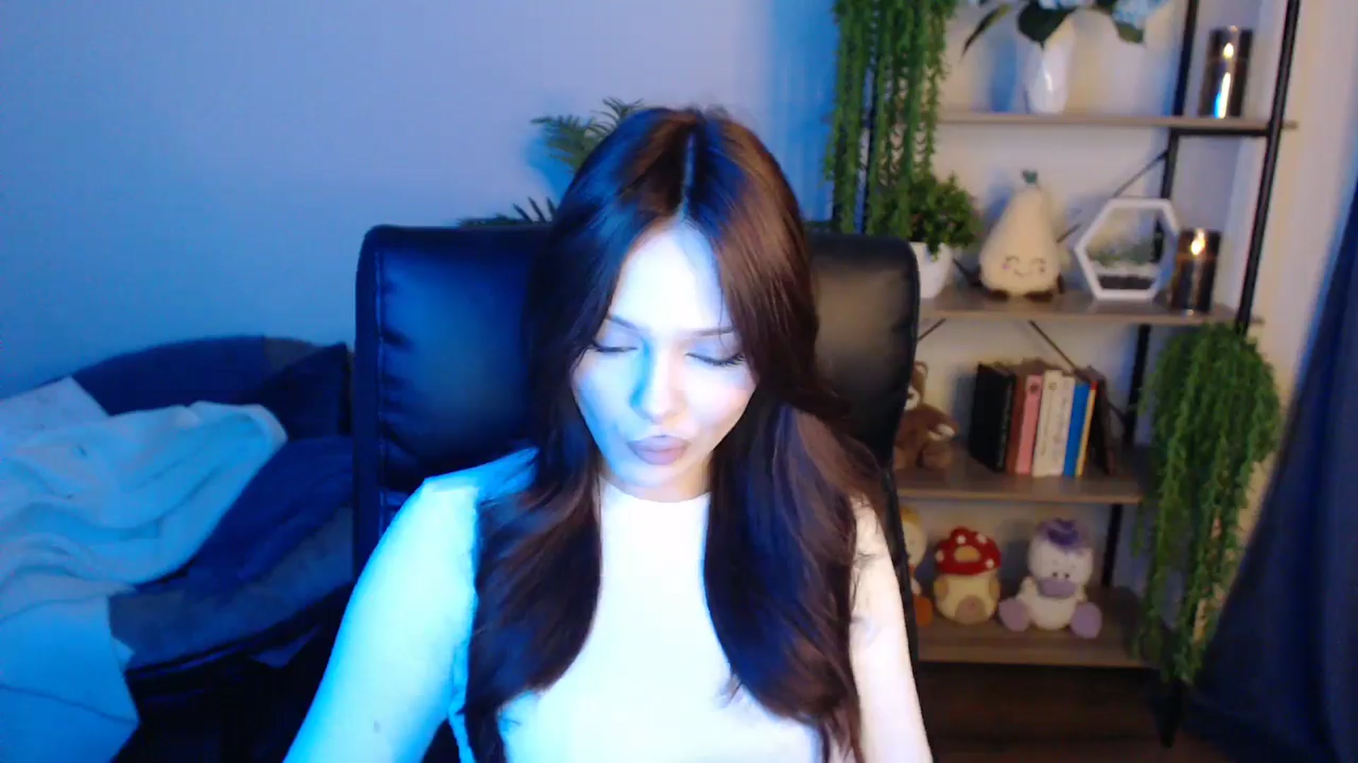 Gallery image thumbnail from KateManelli's myfreecams stream on, 04/18/2025, 12:47 image 12 of 20