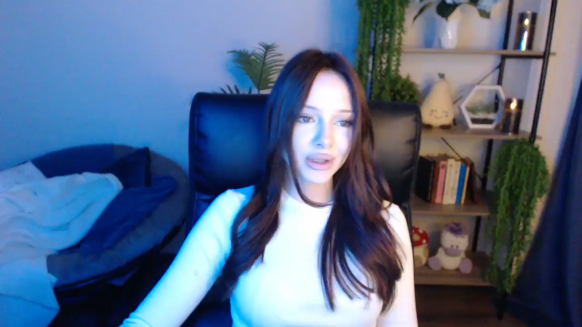 Gallery image thumbnail from KateManelli's myfreecams stream on, 04/18/2025, 12:47 image 4 of 20
