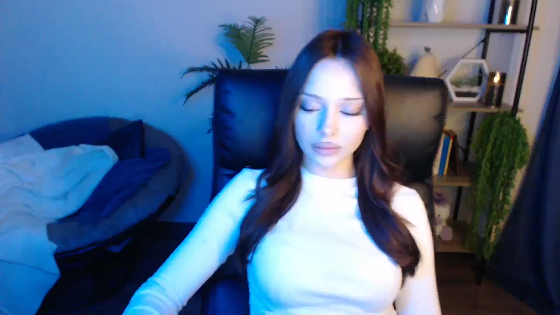 Gallery image thumbnail from KateManelli's myfreecams stream on, 04/18/2025, 13:26 image 9 of 20