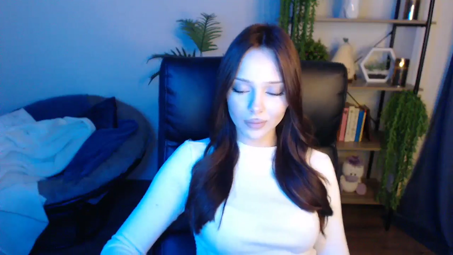 Gallery image thumbnail from KateManelli's myfreecams stream on, 04/18/2025, 13:26 image 5 of 20