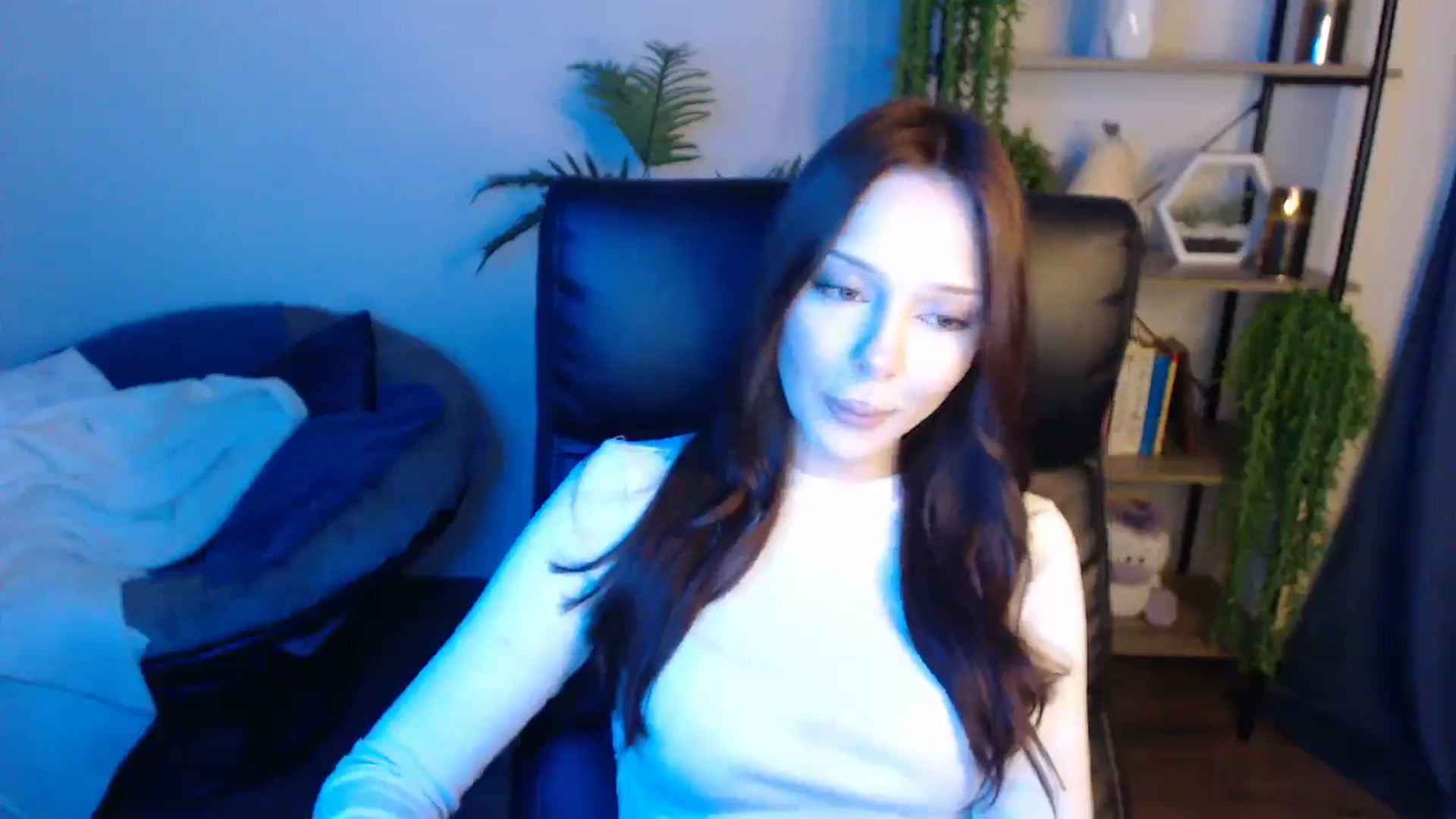 Gallery image thumbnail from KateManelli's myfreecams stream on, 04/18/2025, 13:26 image 15 of 20