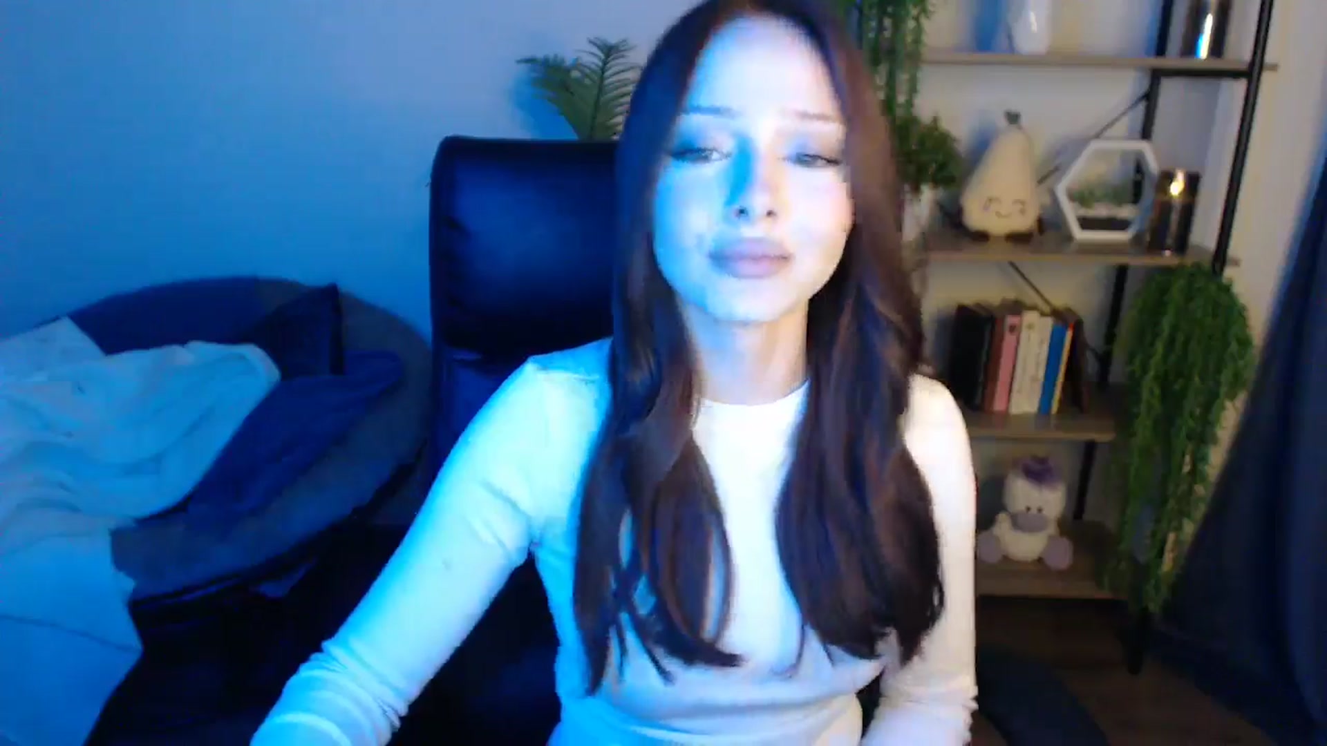 Gallery image thumbnail from KateManelli's myfreecams stream on, 04/18/2025, 13:26 image 17 of 20