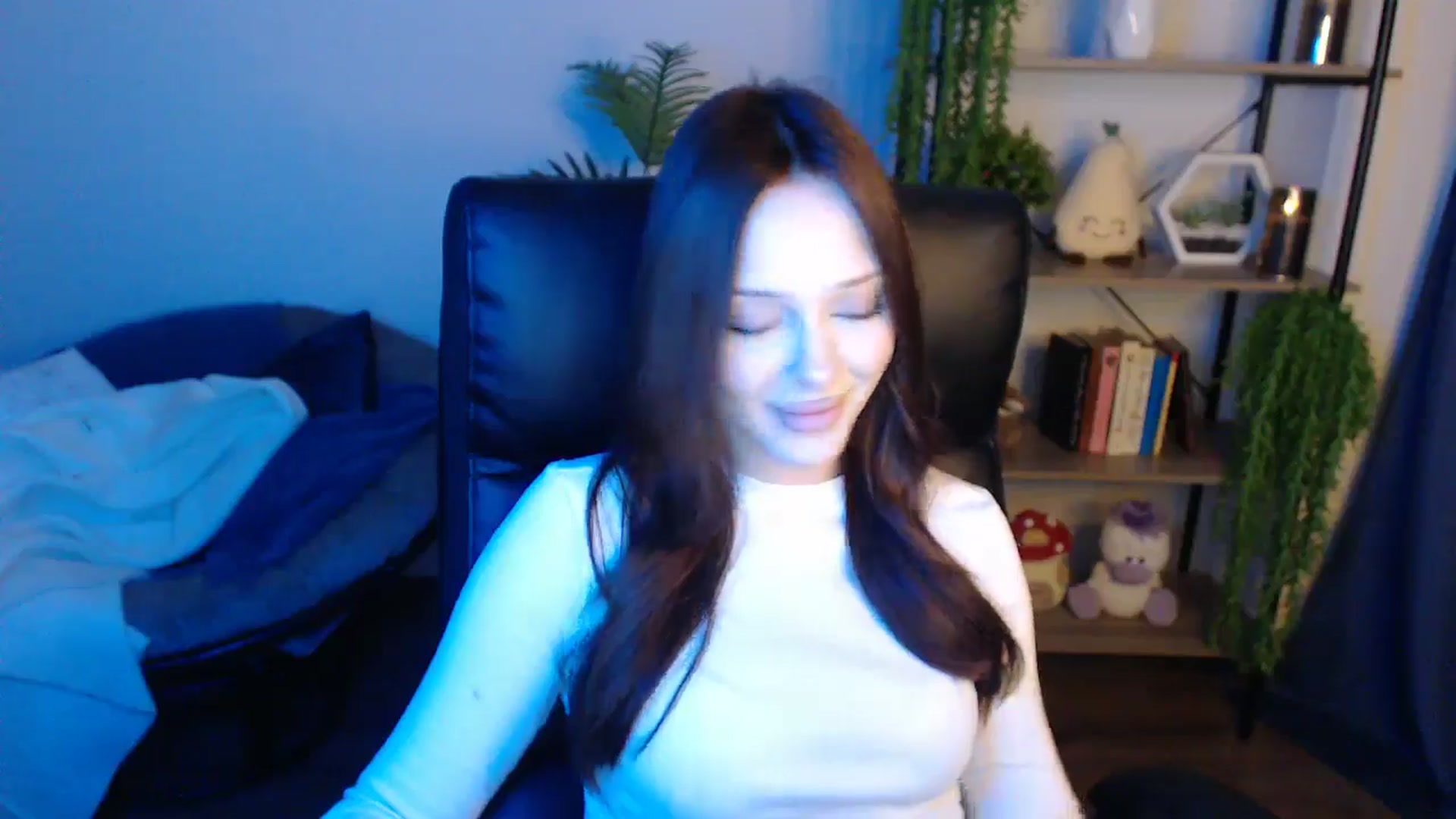 Gallery image thumbnail from KateManelli's myfreecams stream on, 04/18/2025, 13:26 image 12 of 20