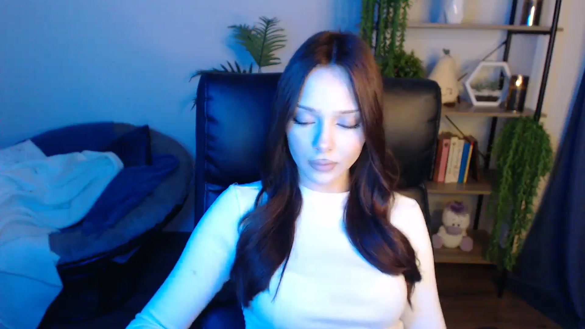 Gallery image thumbnail from KateManelli's myfreecams stream on, 04/18/2025, 13:26 image 6 of 20