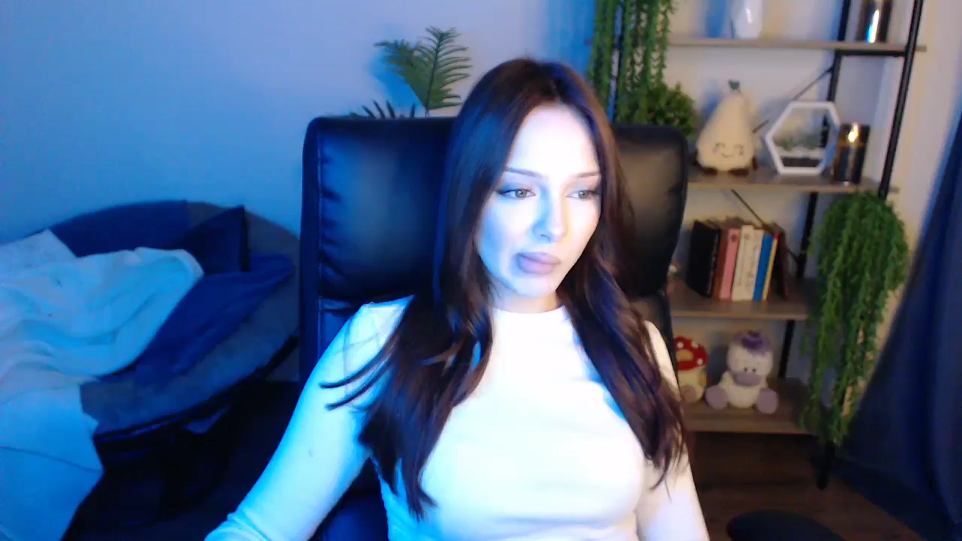 Gallery image thumbnail from KateManelli's myfreecams stream on, 04/18/2025, 13:26 image 14 of 20