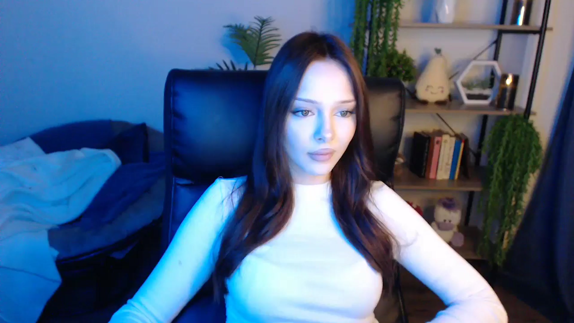 Gallery image thumbnail from KateManelli's myfreecams stream on, 04/18/2025, 13:52 image 12 of 20