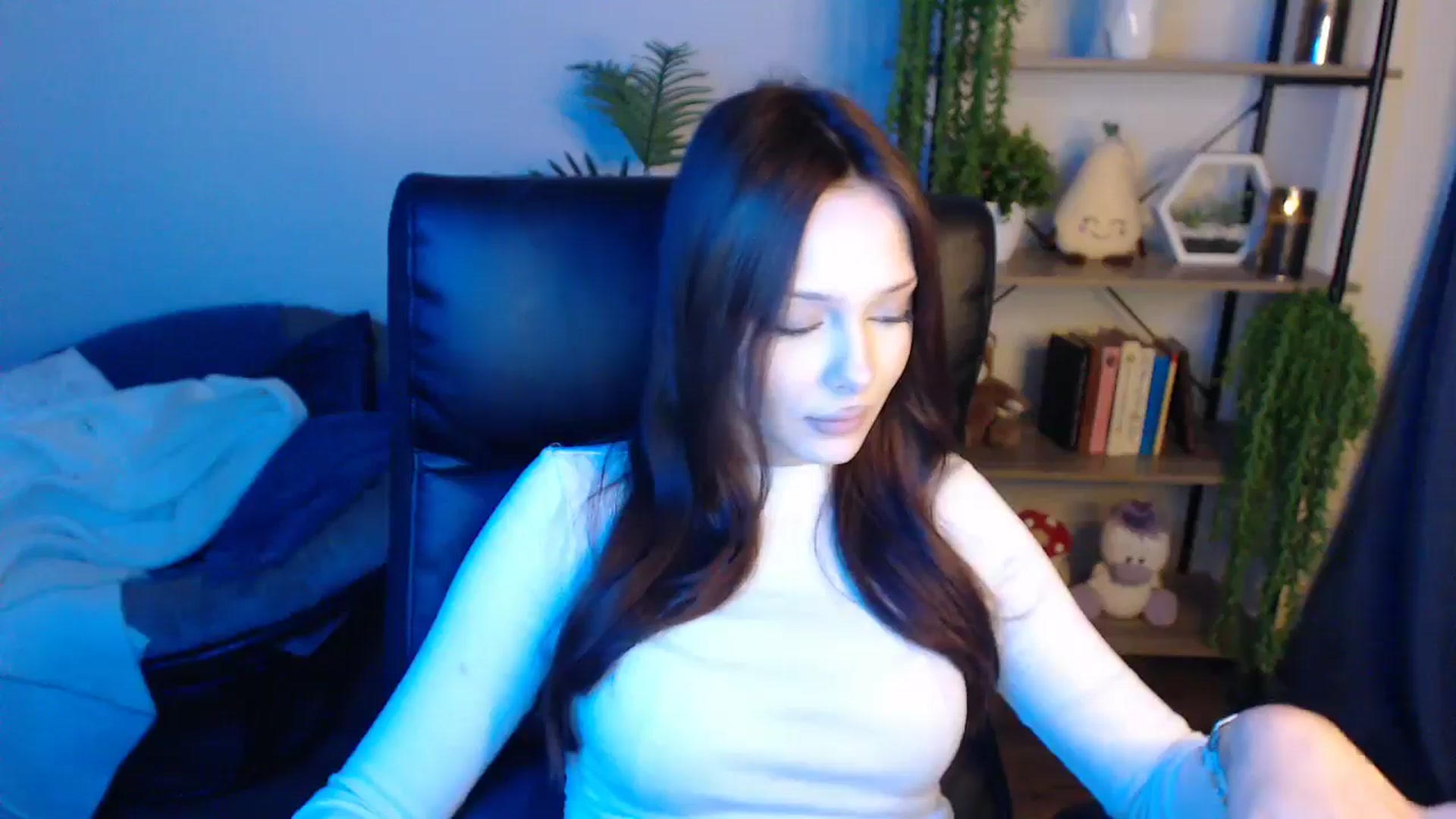 Gallery image thumbnail from KateManelli's myfreecams stream on, 04/18/2025, 13:52 image 16 of 20