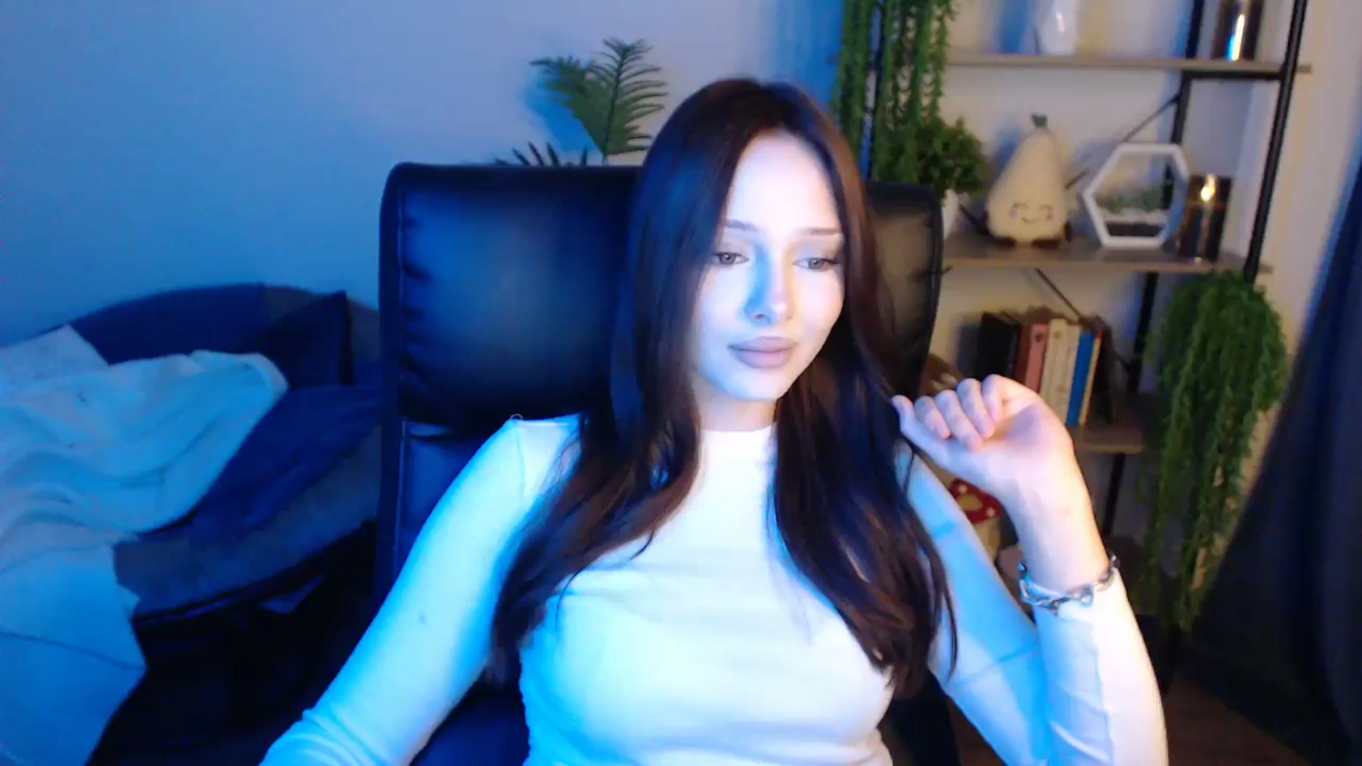 Gallery image thumbnail from KateManelli's myfreecams stream on, 04/18/2025, 13:52 image 2 of 20