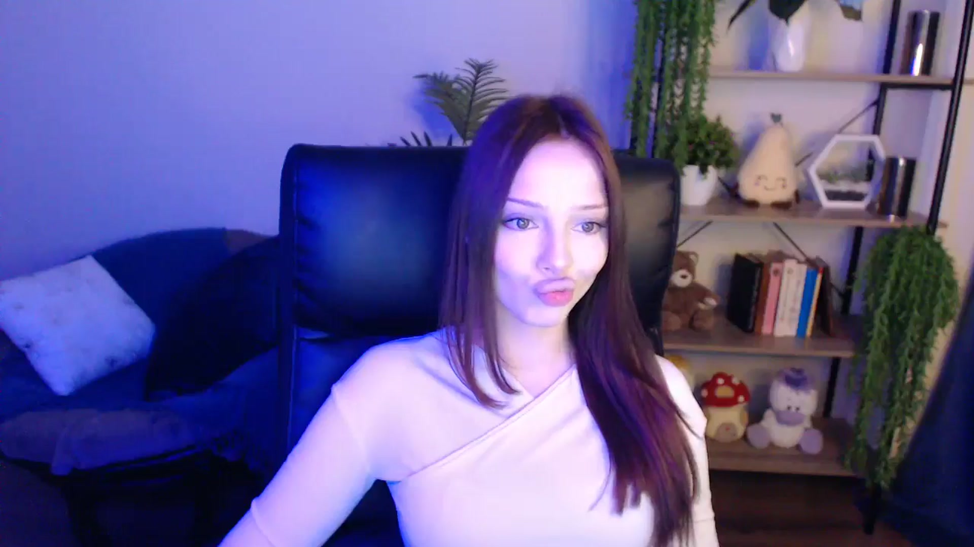 Gallery image thumbnail from KateManelli's myfreecams stream on, 04/19/2025, 10:19 image 2 of 20