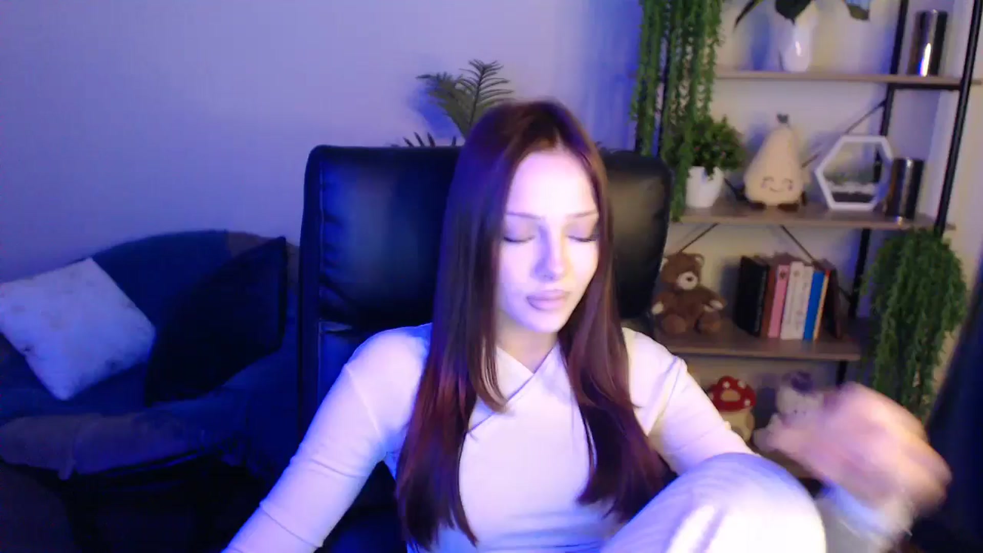 Gallery image thumbnail from KateManelli's myfreecams stream on, 04/19/2025, 13:05 image 1 of 20