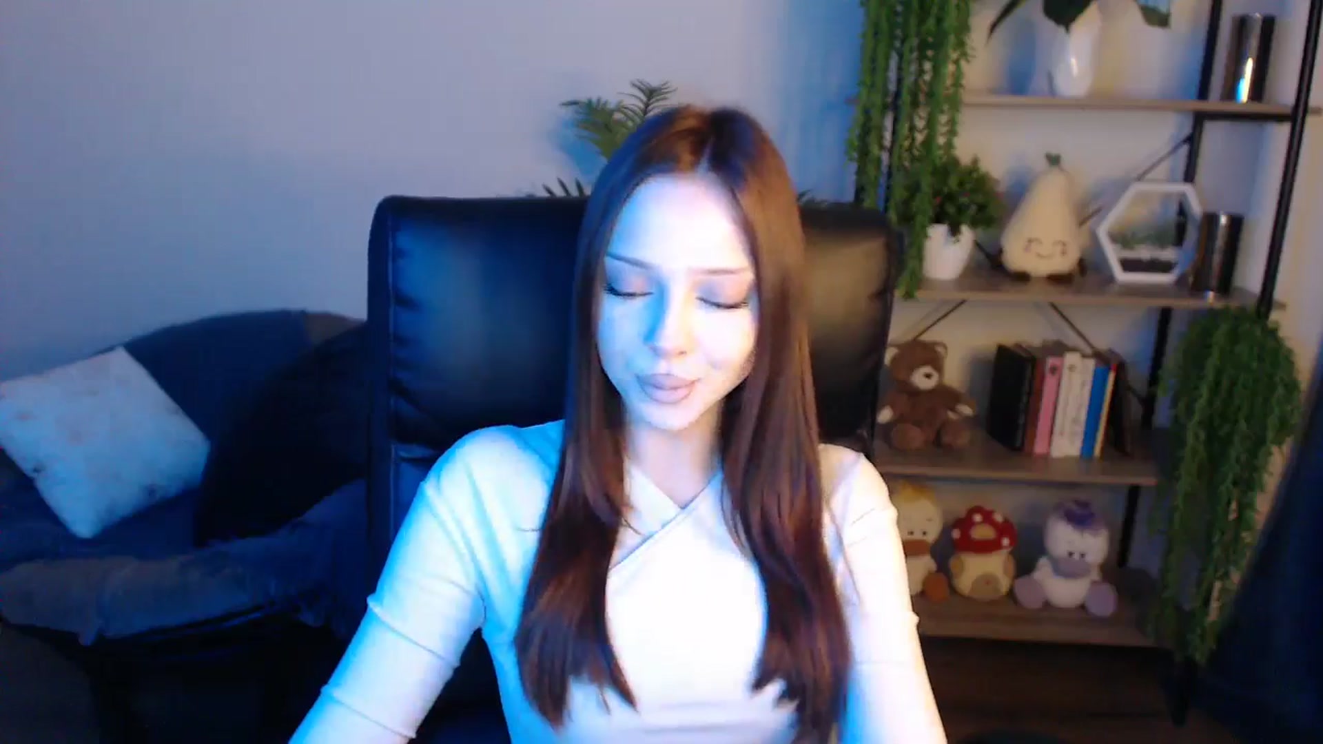 Gallery image thumbnail from KateManelli's myfreecams stream on, 04/19/2025, 13:05 image 9 of 20