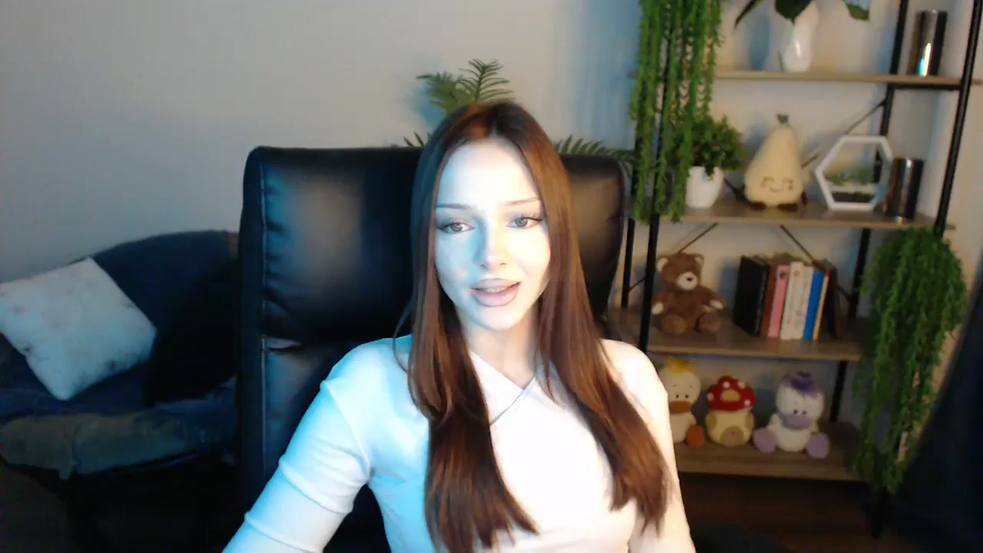 Gallery image thumbnail from KateManelli's myfreecams stream on, 04/19/2025, 13:05 image 8 of 20