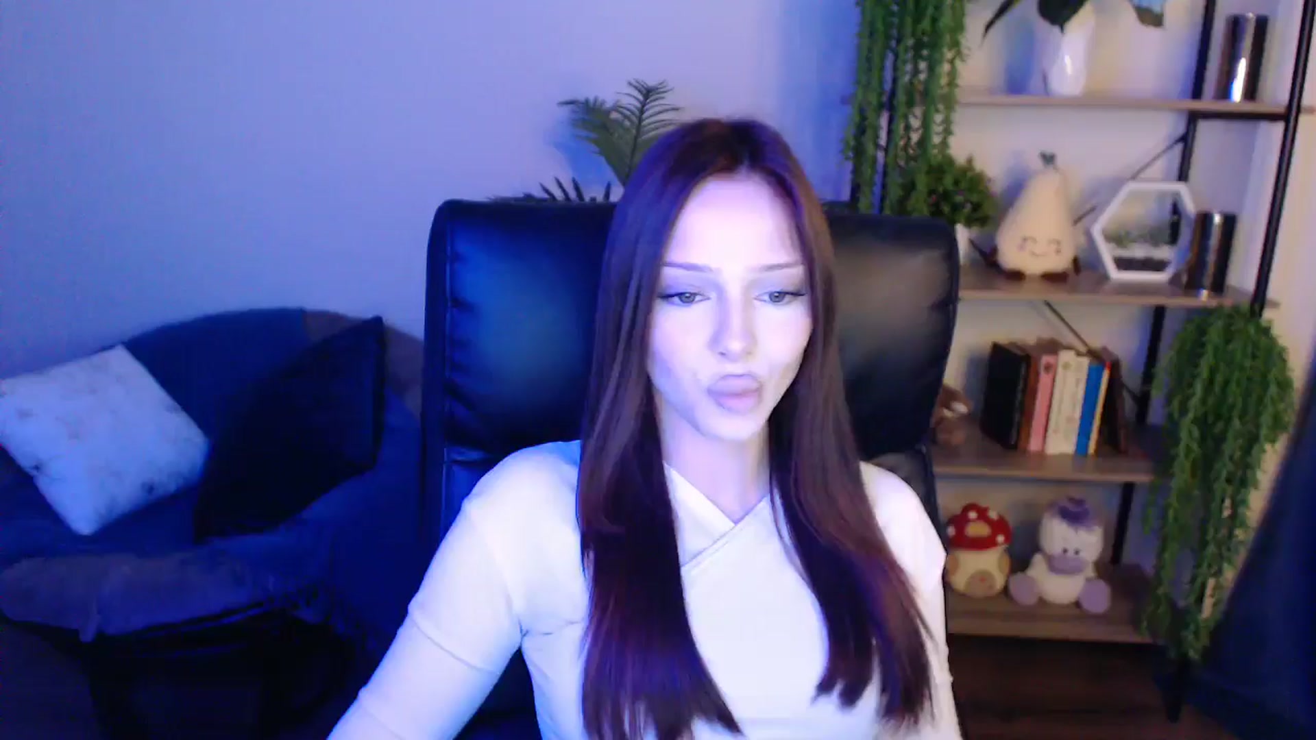 Gallery image thumbnail from KateManelli's myfreecams stream on, 04/19/2025, 13:05 image 17 of 20
