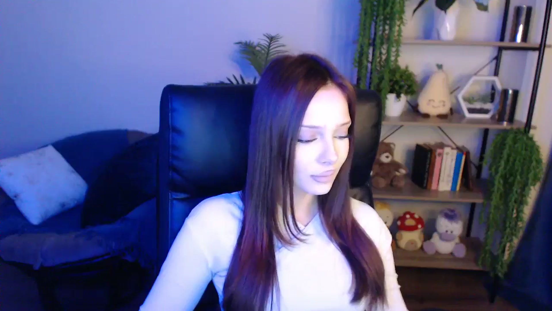 Gallery image thumbnail from KateManelli's myfreecams stream on, 04/19/2025, 13:32 image 17 of 20