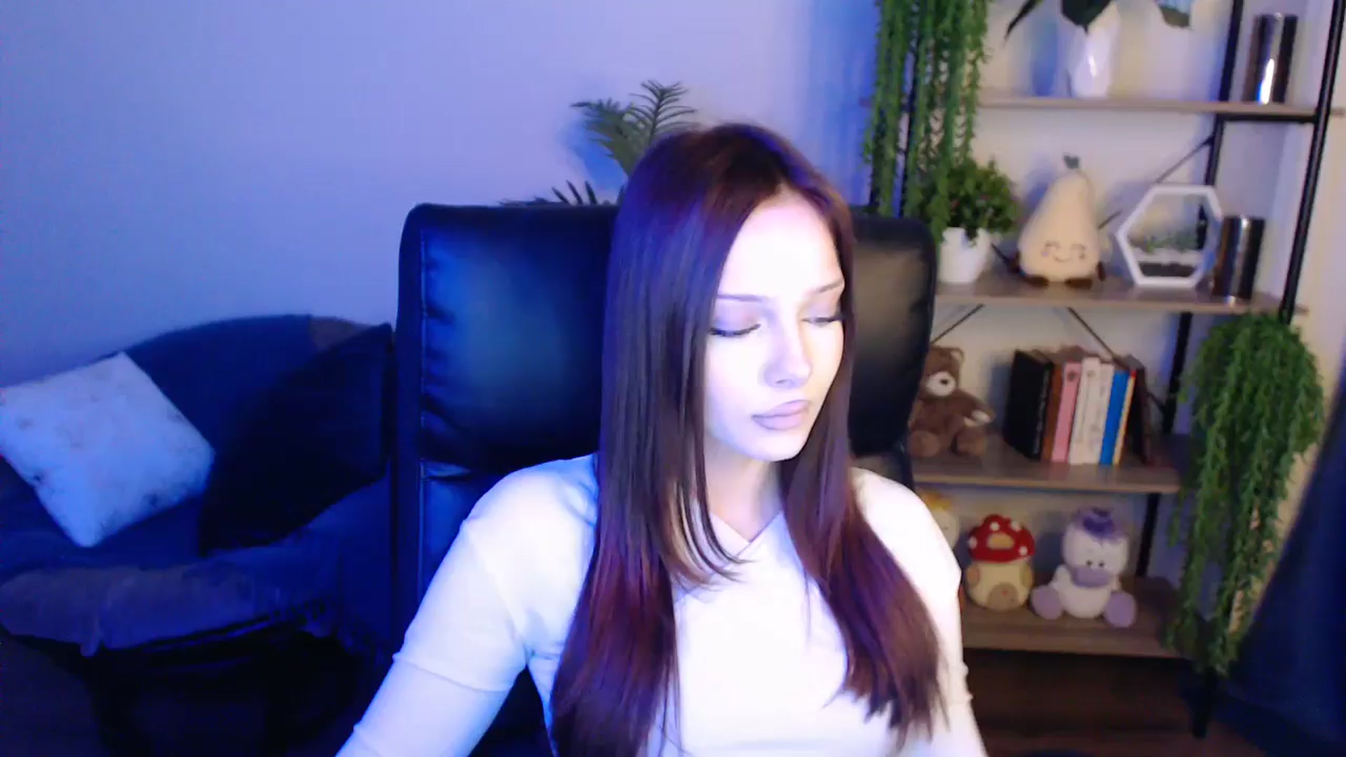 Gallery image thumbnail from KateManelli's myfreecams stream on, 04/19/2025, 13:32 image 12 of 20