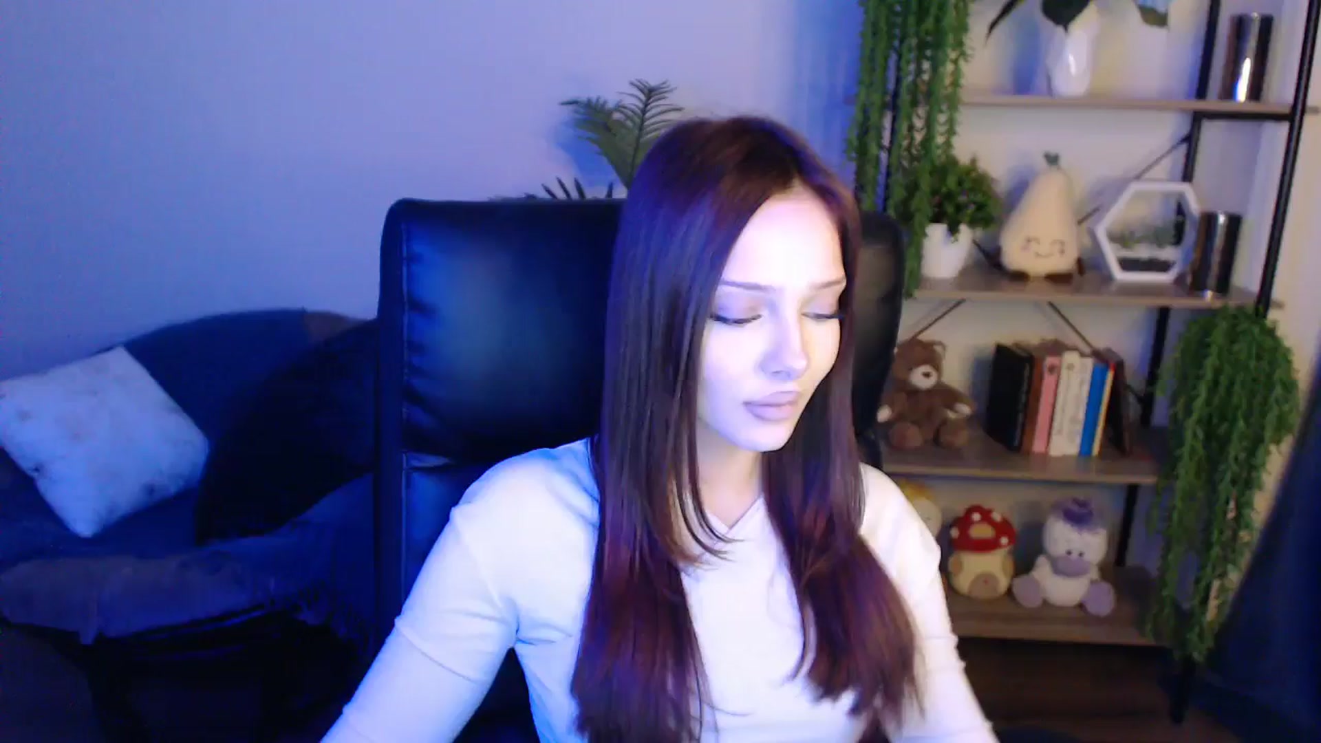 Gallery image thumbnail from KateManelli's myfreecams stream on, 04/19/2025, 13:32 image 8 of 20