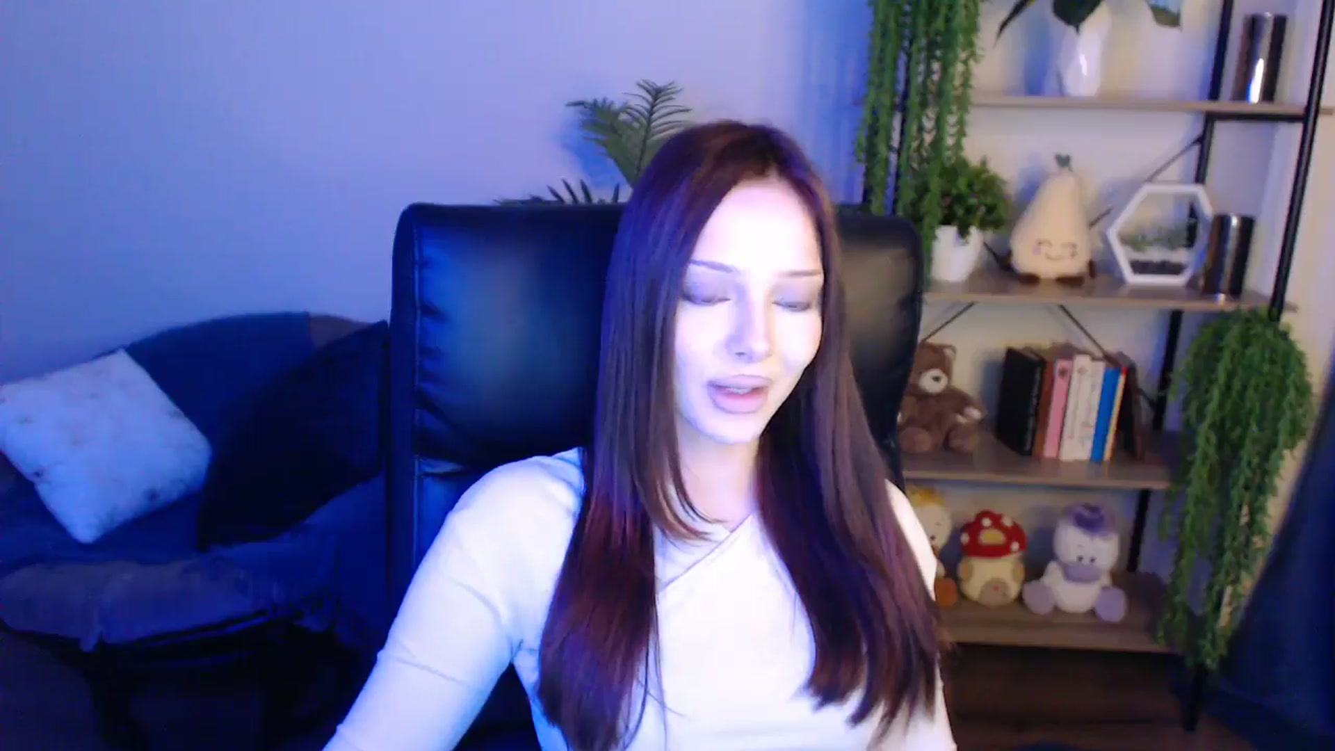 Gallery image thumbnail from KateManelli's myfreecams stream on, 04/19/2025, 13:32 image 13 of 20