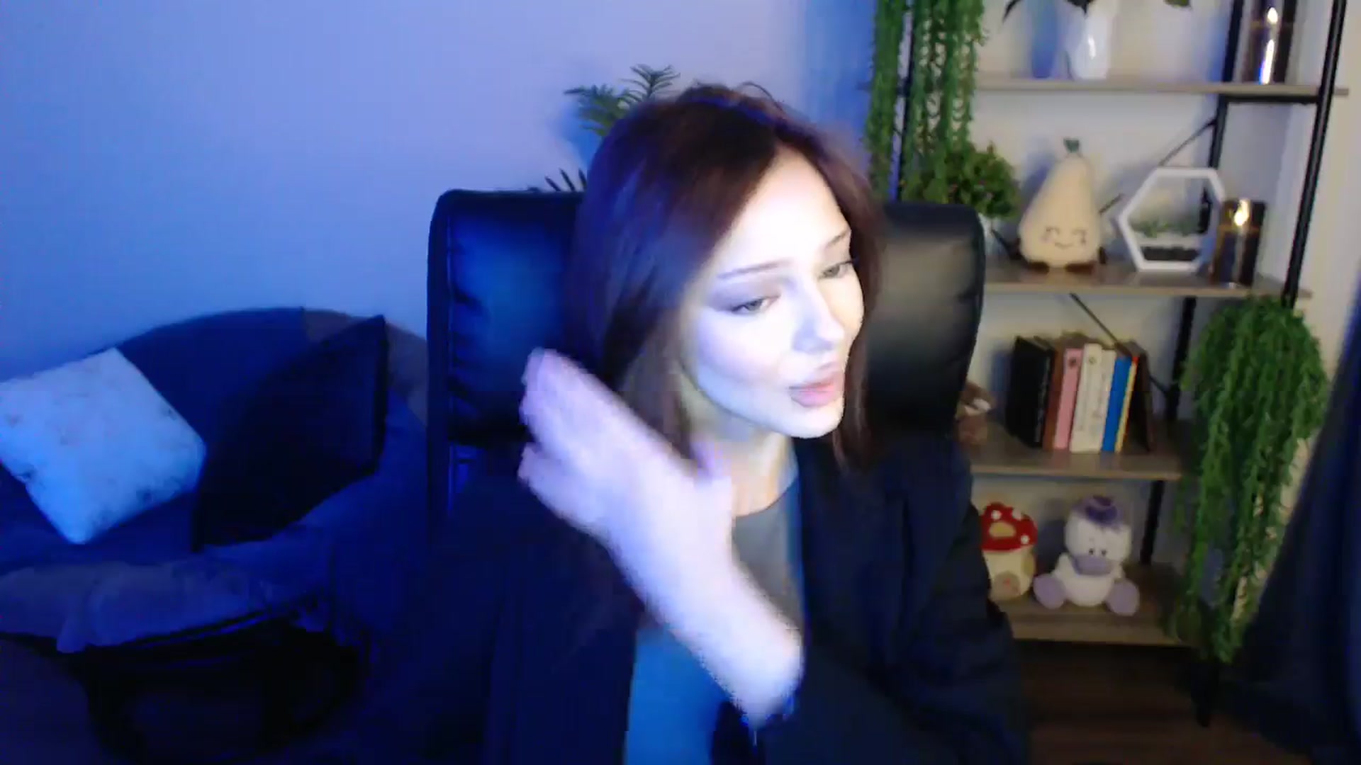Gallery image thumbnail from KateManelli's myfreecams stream on, 04/21/2025, 09:03 image 15 of 20