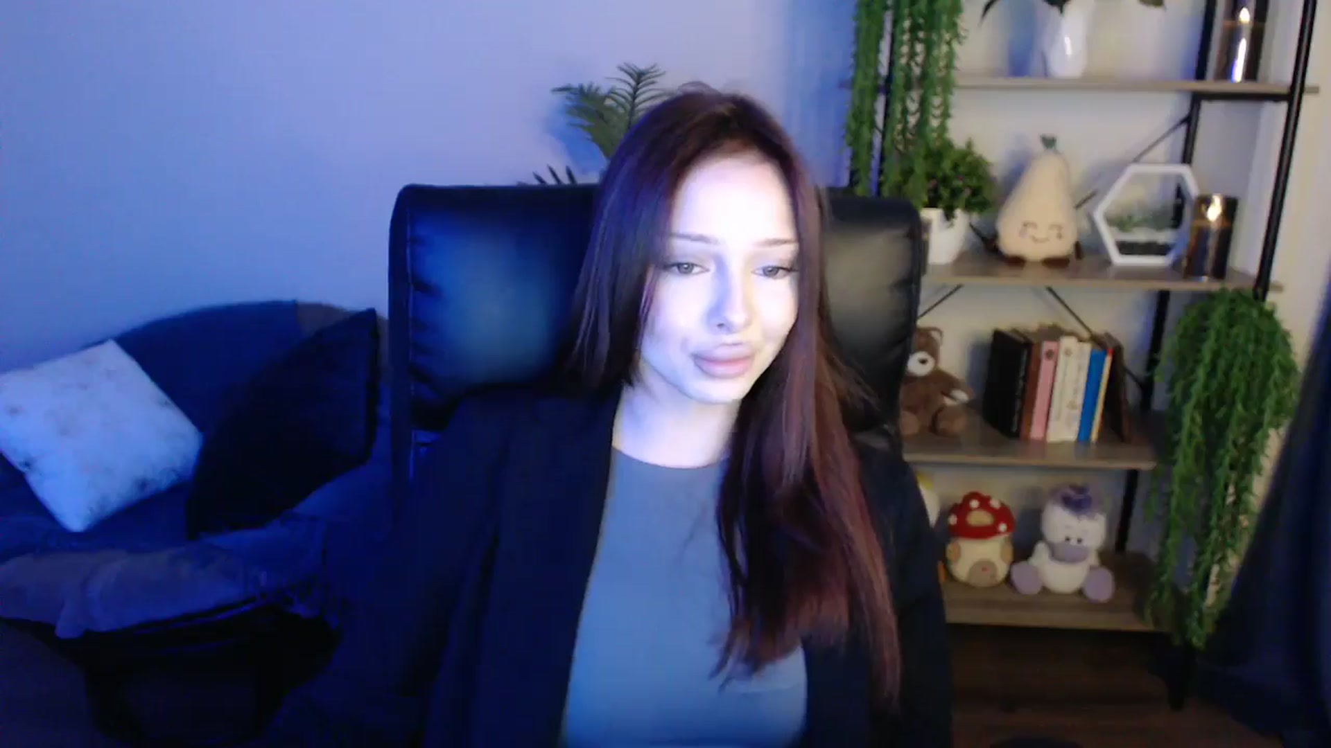 Gallery image thumbnail from KateManelli's myfreecams stream on, 04/21/2025, 09:03 image 6 of 20