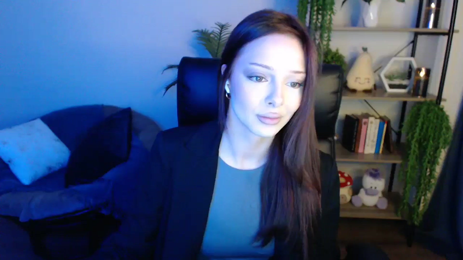 Gallery image thumbnail from KateManelli's myfreecams stream on, 04/21/2025, 09:03 image 11 of 20