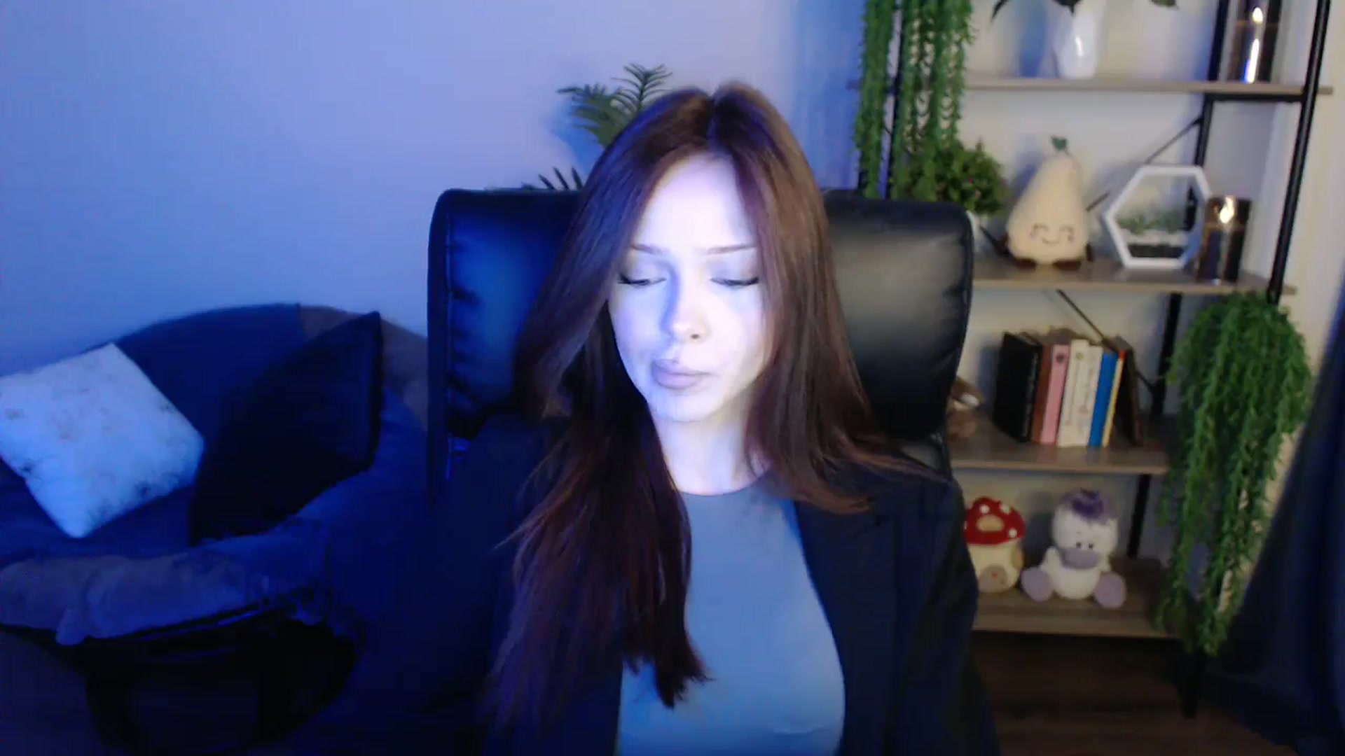 Gallery image thumbnail from KateManelli's myfreecams stream on, 04/21/2025, 09:03 image 17 of 20