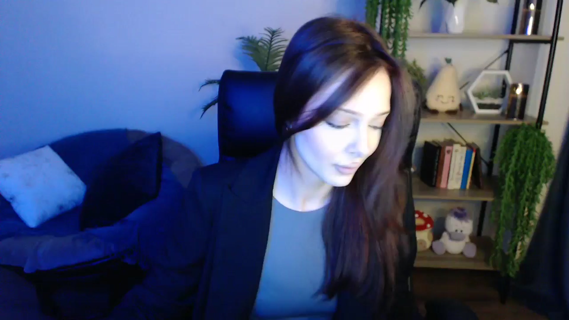 Gallery image thumbnail from KateManelli's myfreecams stream on, 04/21/2025, 09:03 image 12 of 20