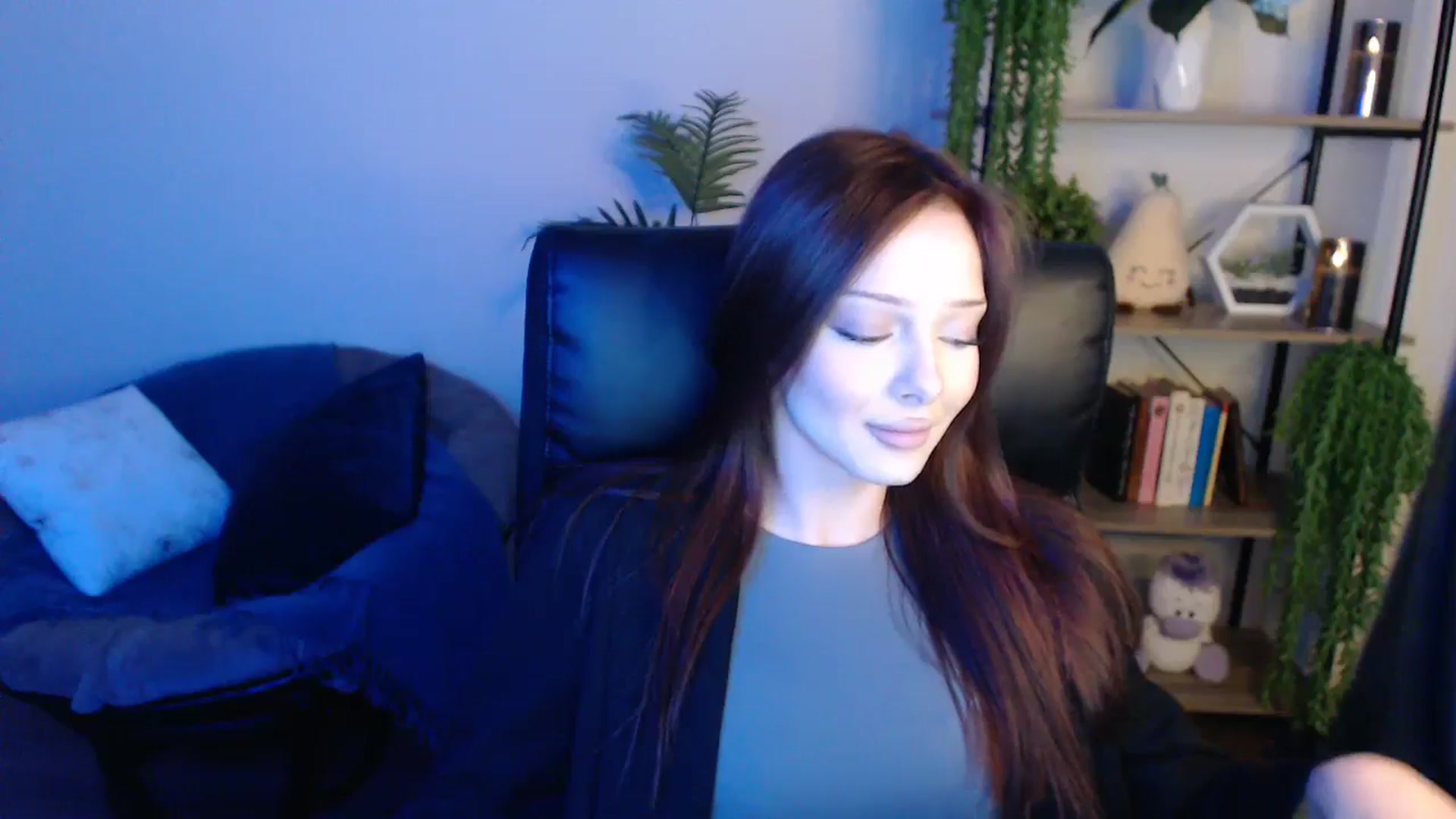 Gallery image thumbnail from KateManelli's myfreecams stream on, 04/21/2025, 10:17 image 11 of 20