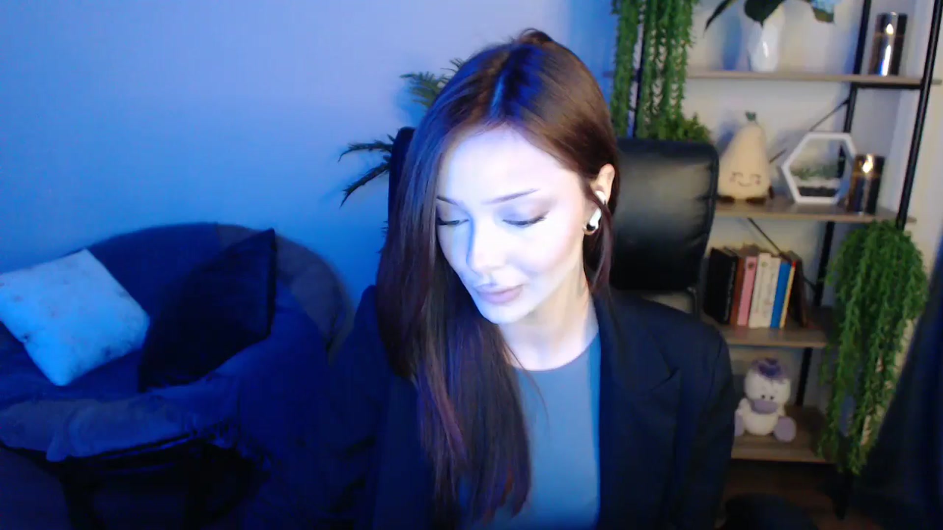 Gallery image thumbnail from KateManelli's myfreecams stream on, 04/21/2025, 10:17 image 9 of 20
