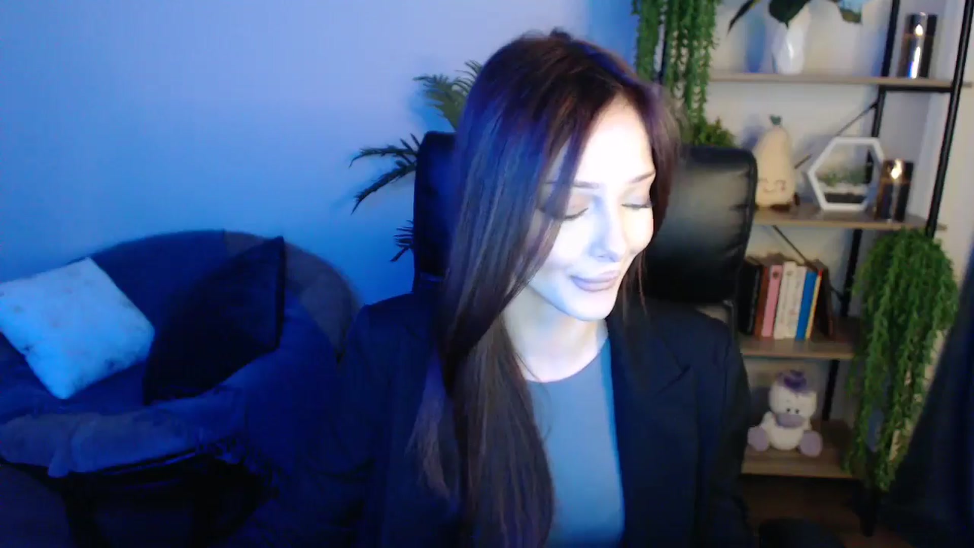 Gallery image thumbnail from KateManelli's myfreecams stream on, 04/21/2025, 10:17 image 8 of 20