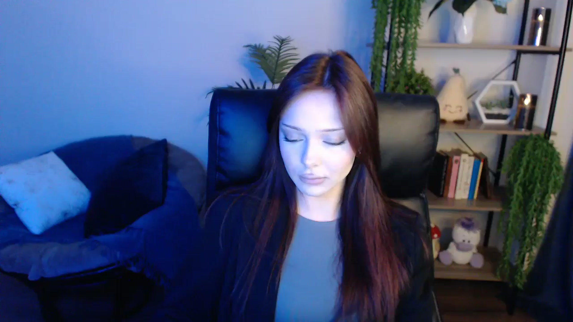 Gallery image thumbnail from KateManelli's myfreecams stream on, 04/21/2025, 10:17 image 12 of 20