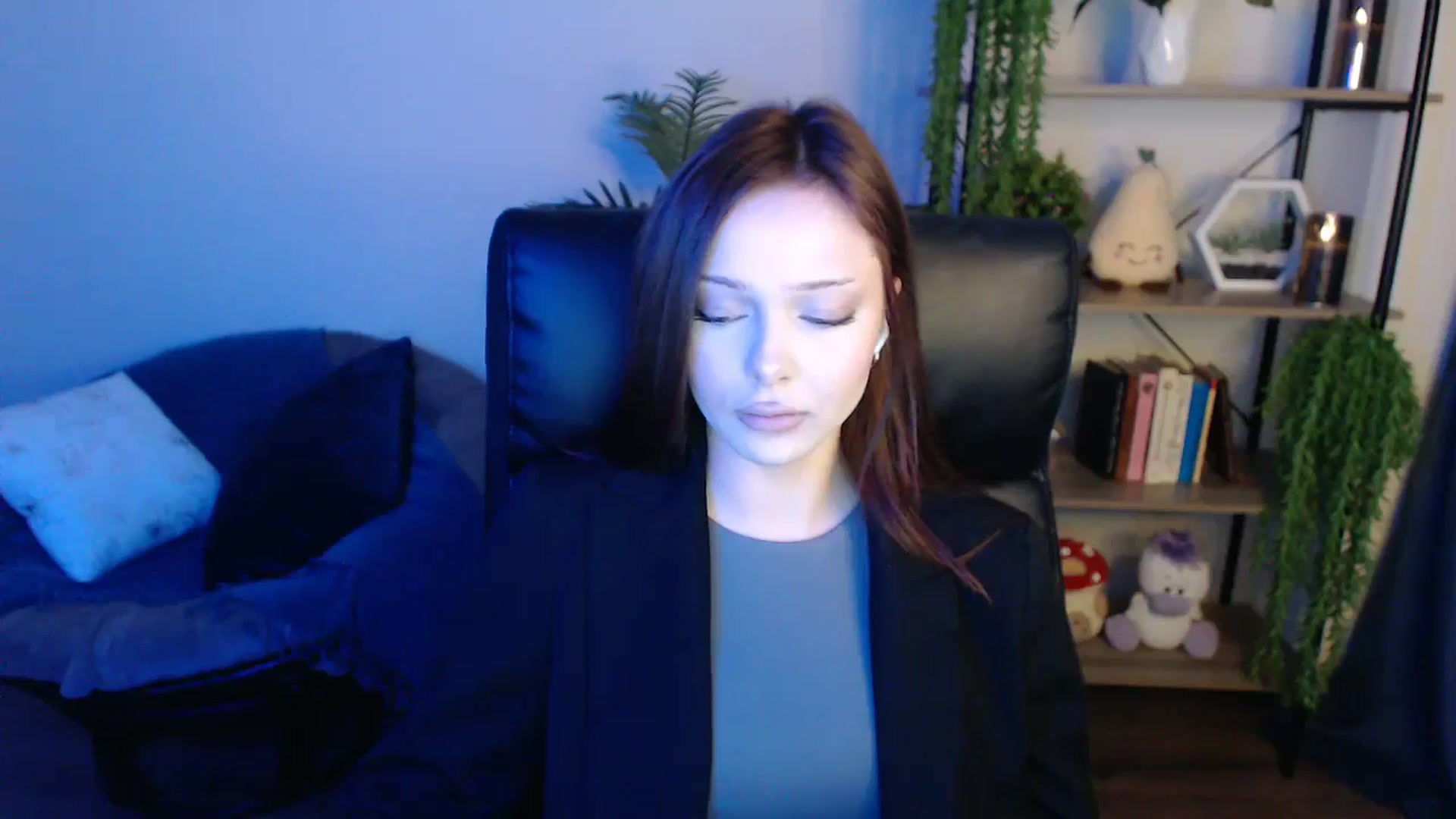 Gallery image thumbnail from KateManelli's myfreecams stream on, 04/21/2025, 10:17 image 2 of 20