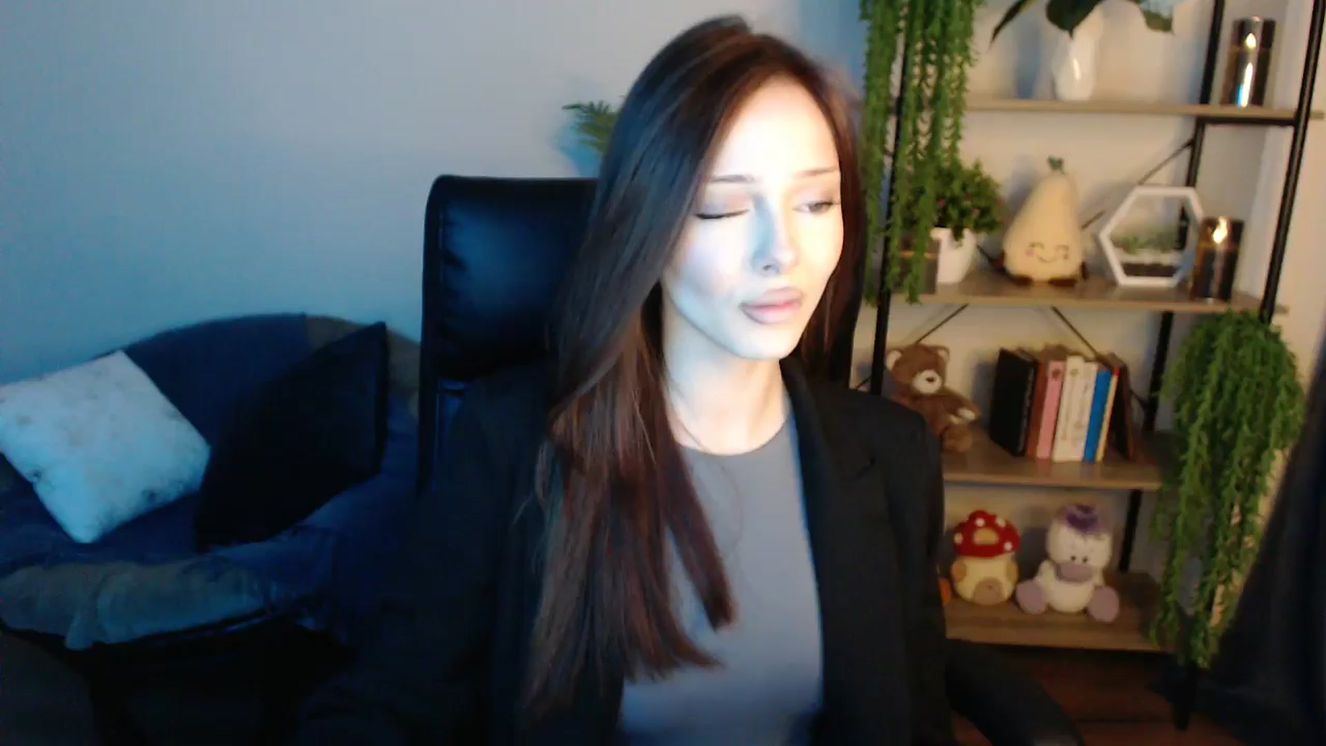 Gallery image thumbnail from KateManelli's myfreecams stream on, 04/21/2025, 12:19 image 8 of 20