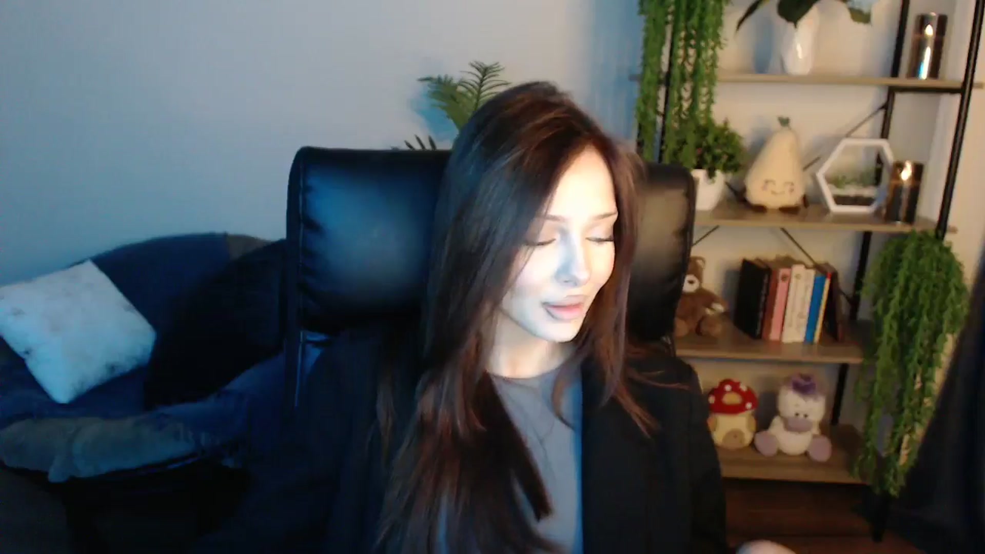 Gallery image thumbnail from KateManelli's myfreecams stream on, 04/21/2025, 12:19 image 11 of 20