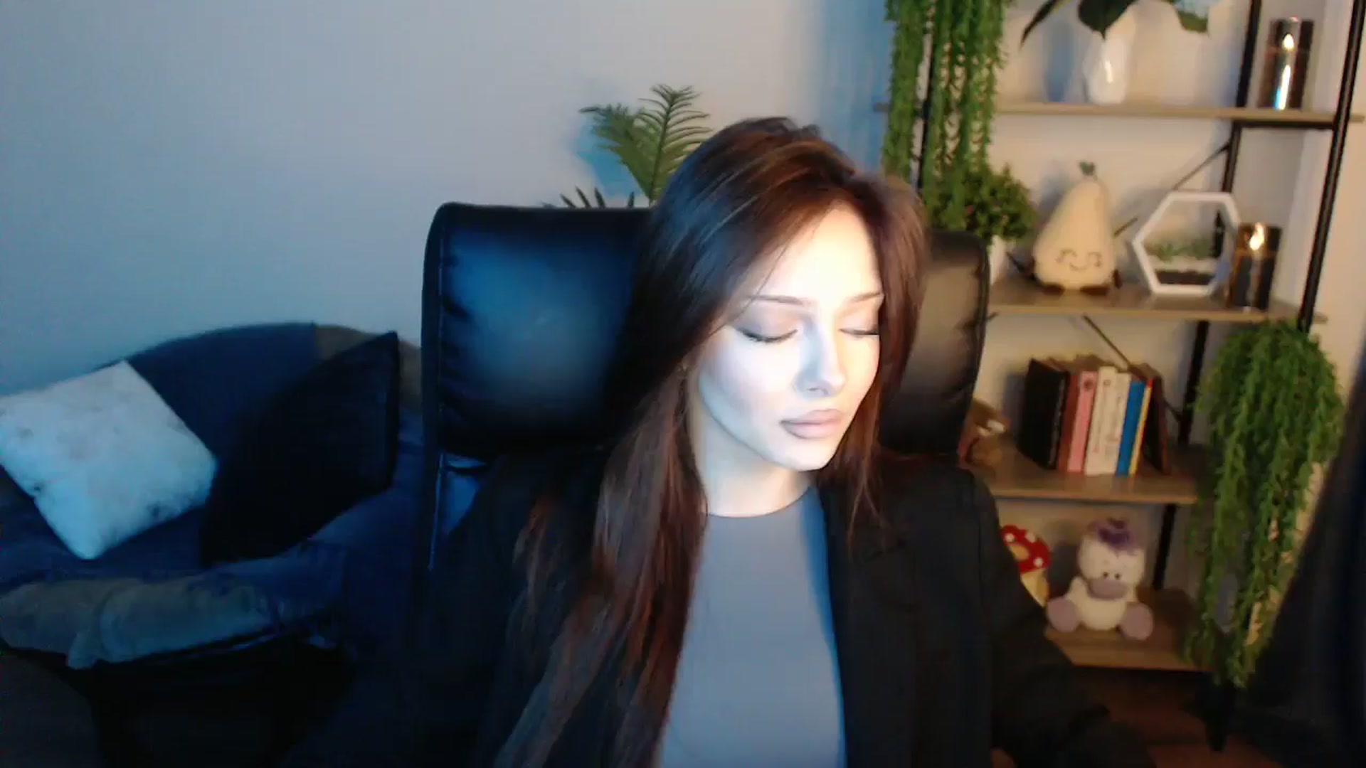 Gallery image thumbnail from KateManelli's myfreecams stream on, 04/21/2025, 12:19 image 16 of 20