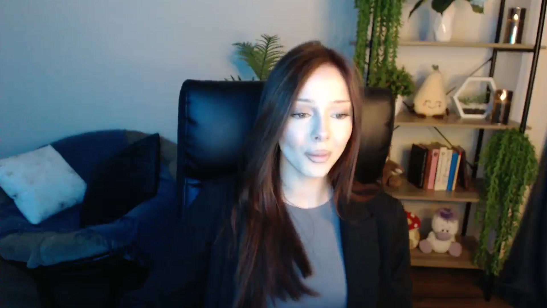 Gallery image thumbnail from KateManelli's myfreecams stream on, 04/21/2025, 12:19 image 10 of 20