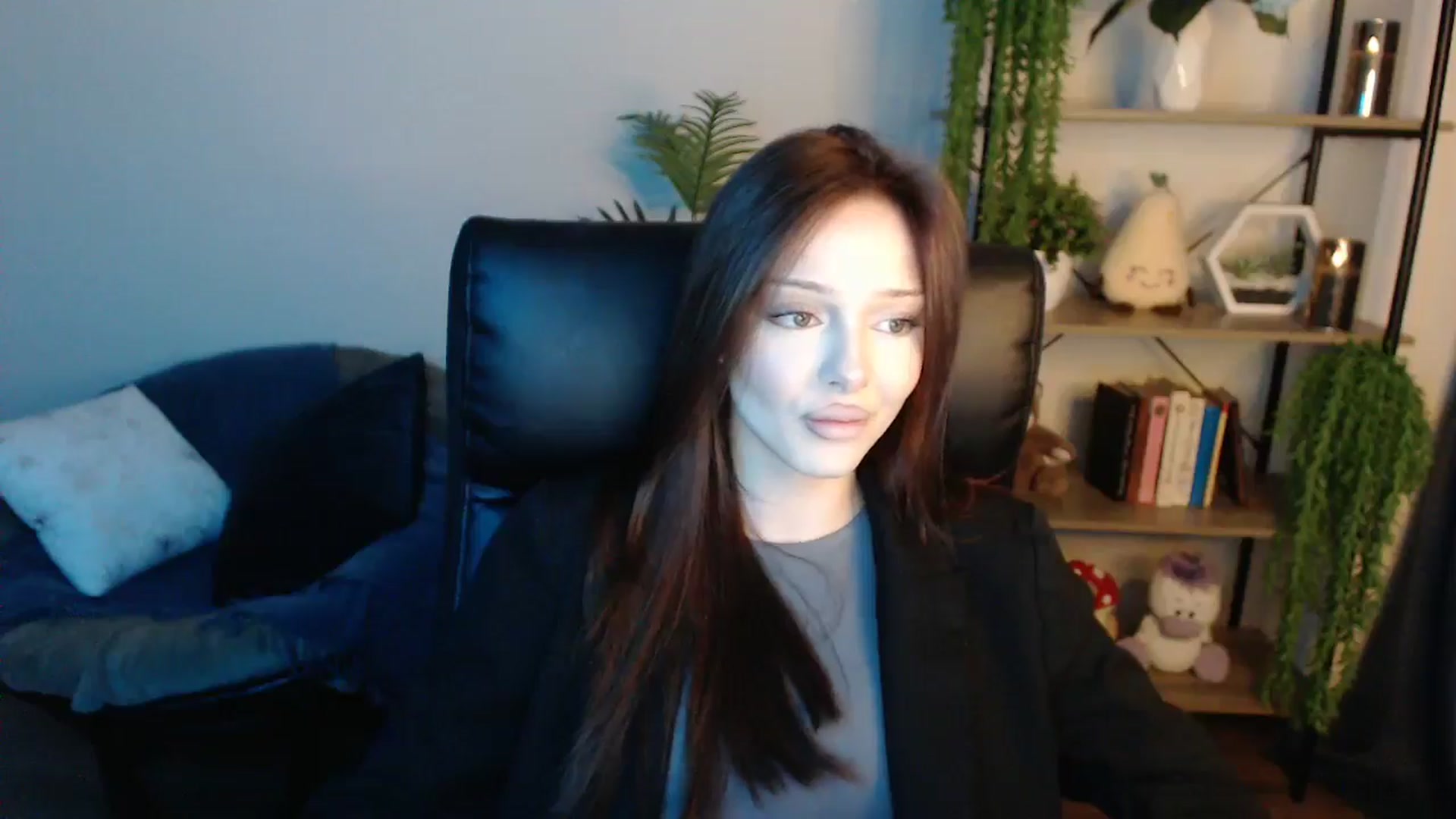 Gallery image thumbnail from KateManelli's myfreecams stream on, 04/21/2025, 12:19 image 12 of 20