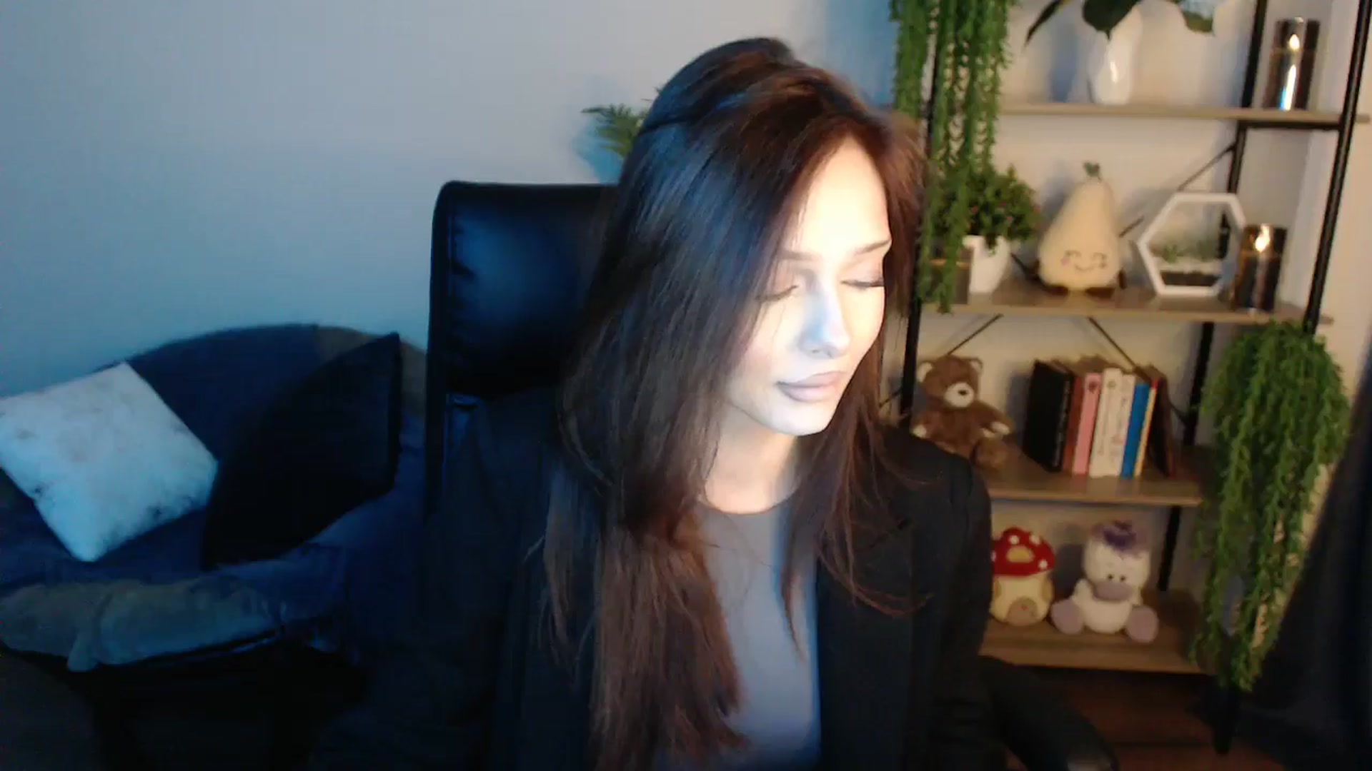 Gallery image thumbnail from KateManelli's myfreecams stream on, 04/21/2025, 12:19 image 5 of 20