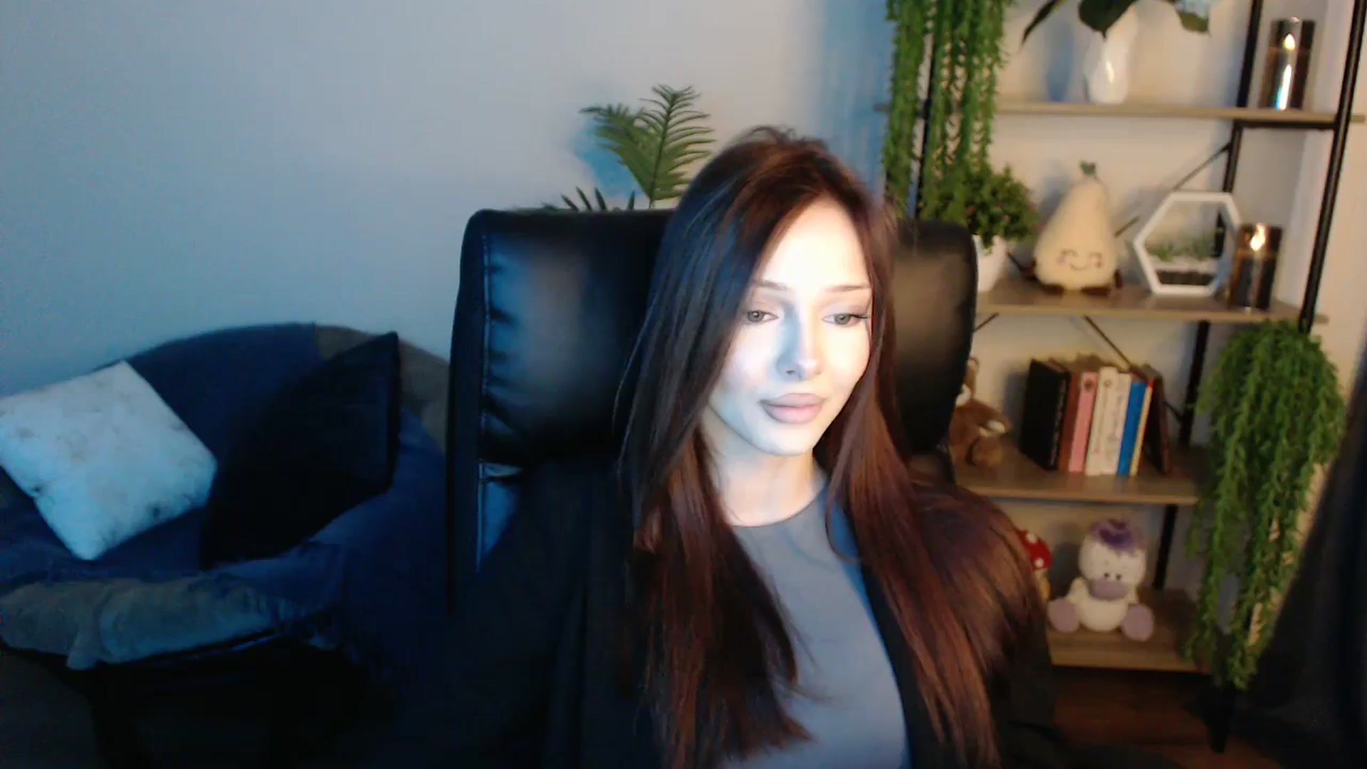 Gallery image thumbnail from KateManelli's myfreecams stream on, 04/21/2025, 13:14 image 9 of 20