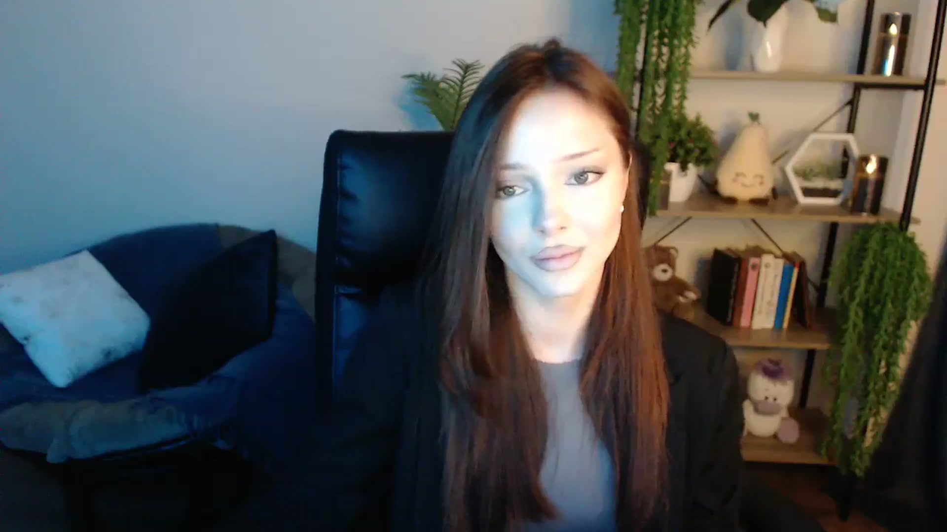 Gallery image thumbnail from KateManelli's myfreecams stream on, 04/21/2025, 13:14 image 2 of 20