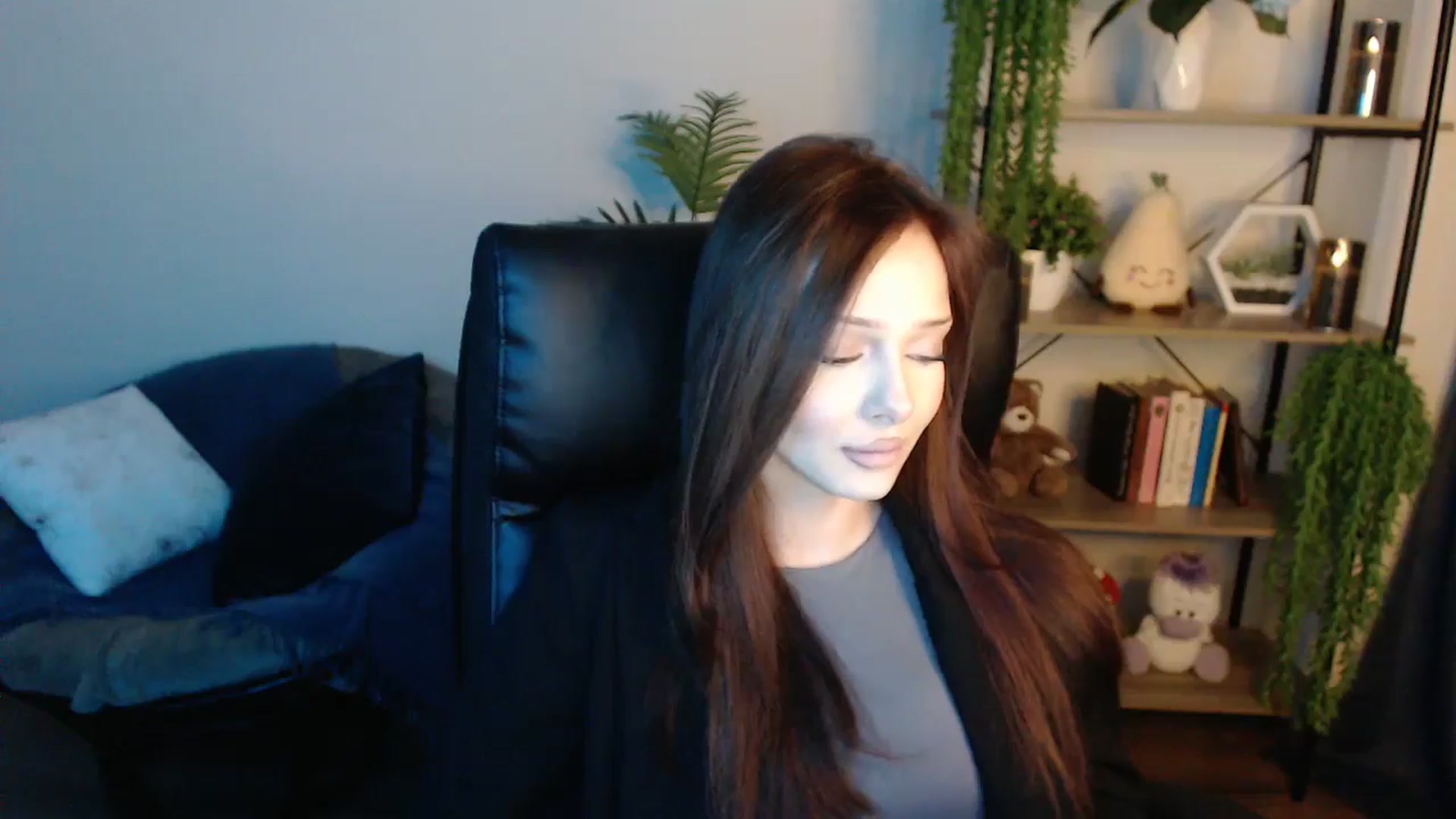 Gallery image thumbnail from KateManelli's myfreecams stream on, 04/21/2025, 13:14 image 6 of 20