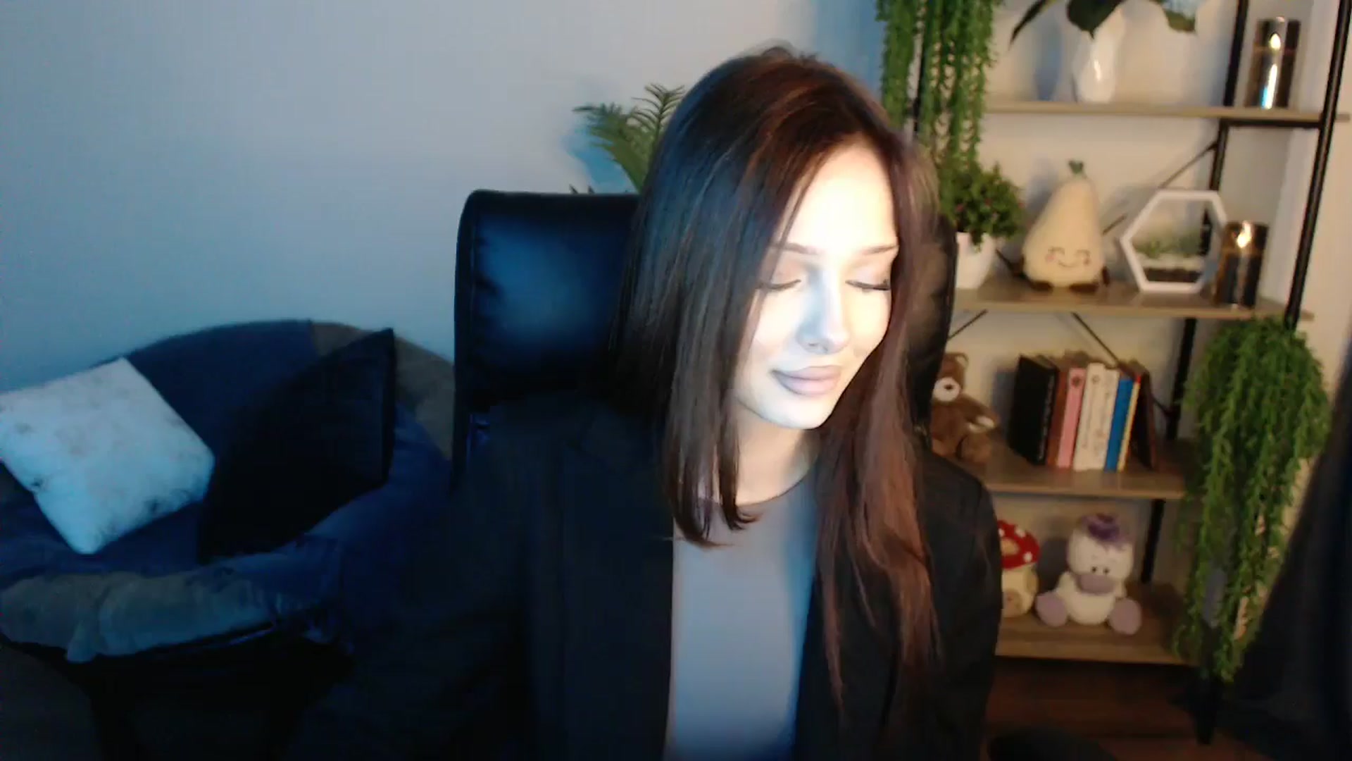Gallery image thumbnail from KateManelli's myfreecams stream on, 04/21/2025, 13:14 image 17 of 20