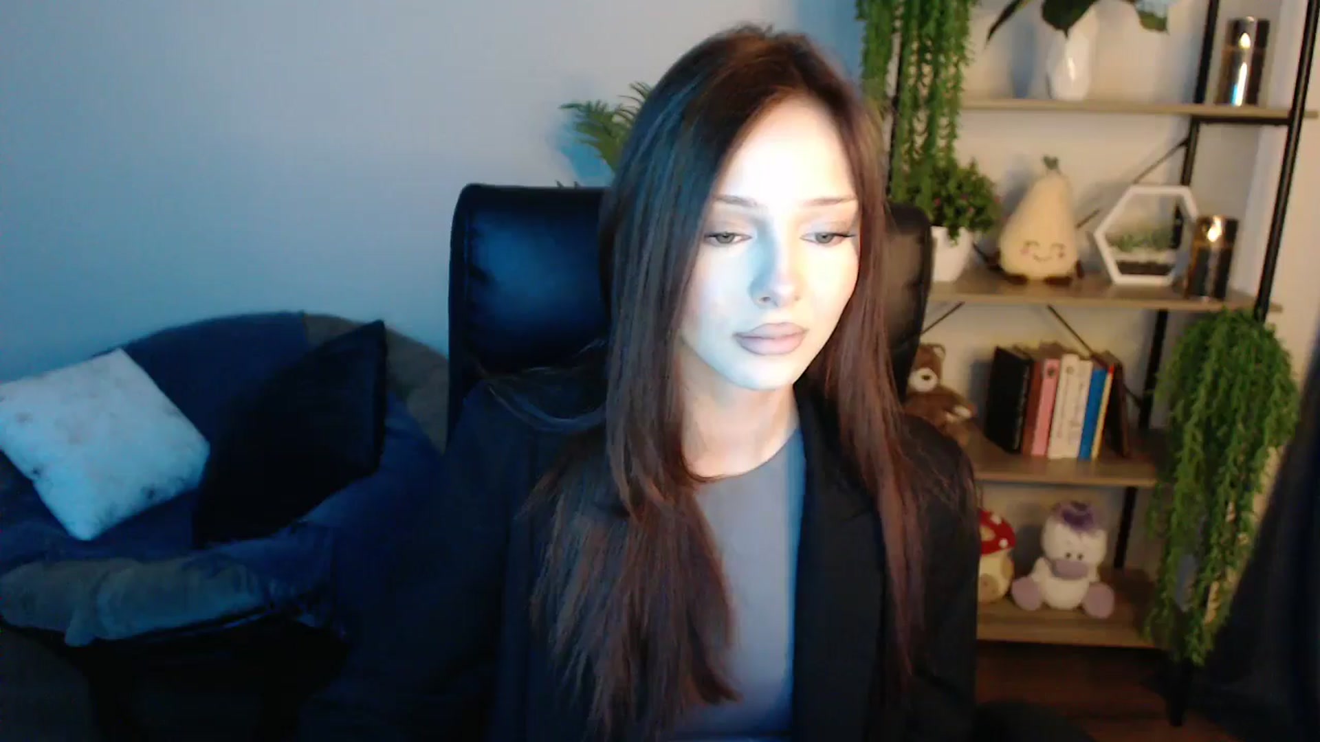 Gallery image thumbnail from KateManelli's myfreecams stream on, 04/21/2025, 13:14 image 11 of 20