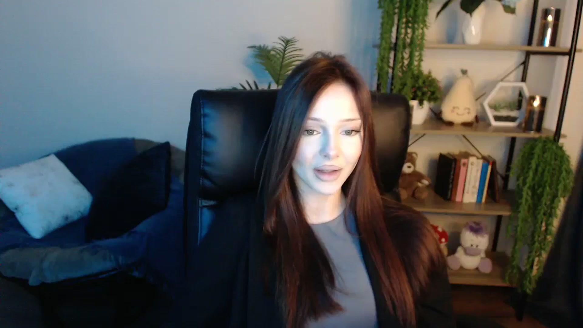 Gallery image thumbnail from KateManelli's myfreecams stream on, 04/21/2025, 13:14 image 8 of 20