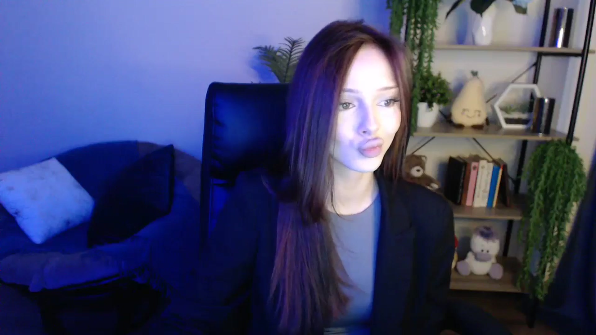 Gallery image thumbnail from KateManelli's myfreecams stream on, 04/21/2025, 13:58 image 3 of 20