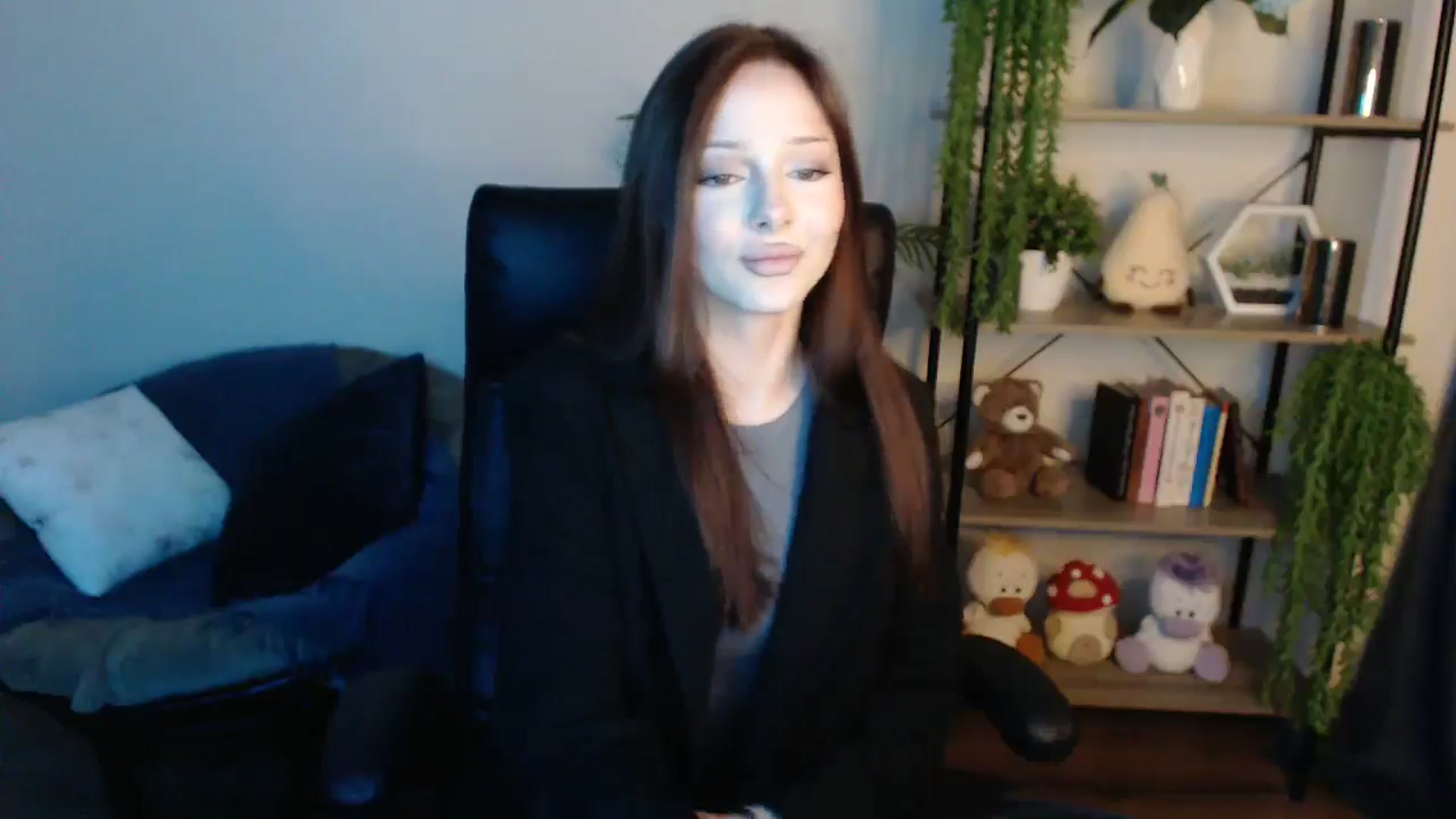 Gallery image thumbnail from KateManelli's myfreecams stream on, 04/21/2025, 13:58 image 2 of 20